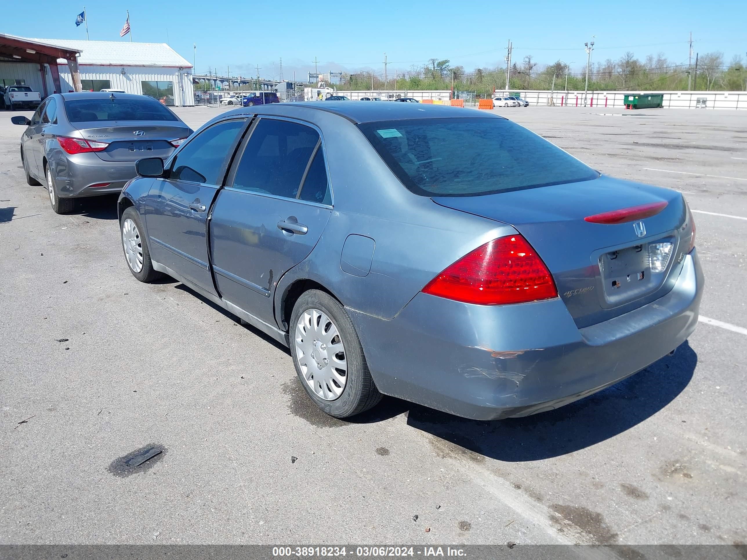 Photo 2 VIN: 1HGCM56467A088129 - HONDA ACCORD 