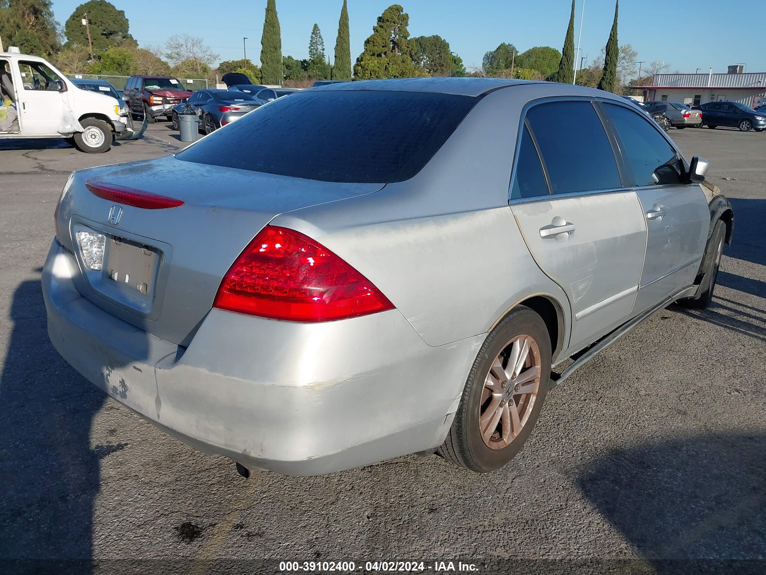 Photo 3 VIN: 1HGCM56467A101199 - HONDA ACCORD 