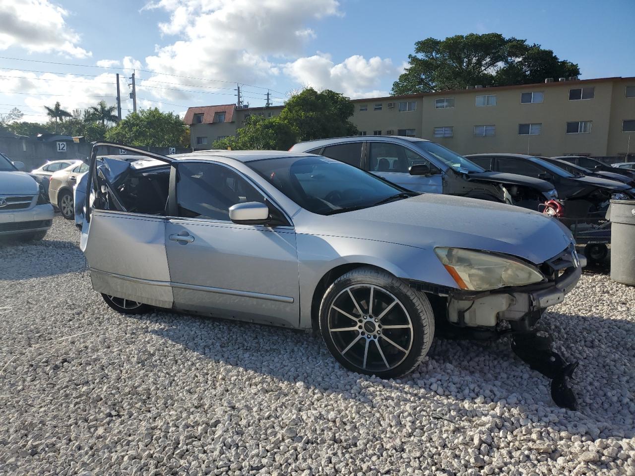 Photo 3 VIN: 1HGCM56474A162718 - HONDA ACCORD 