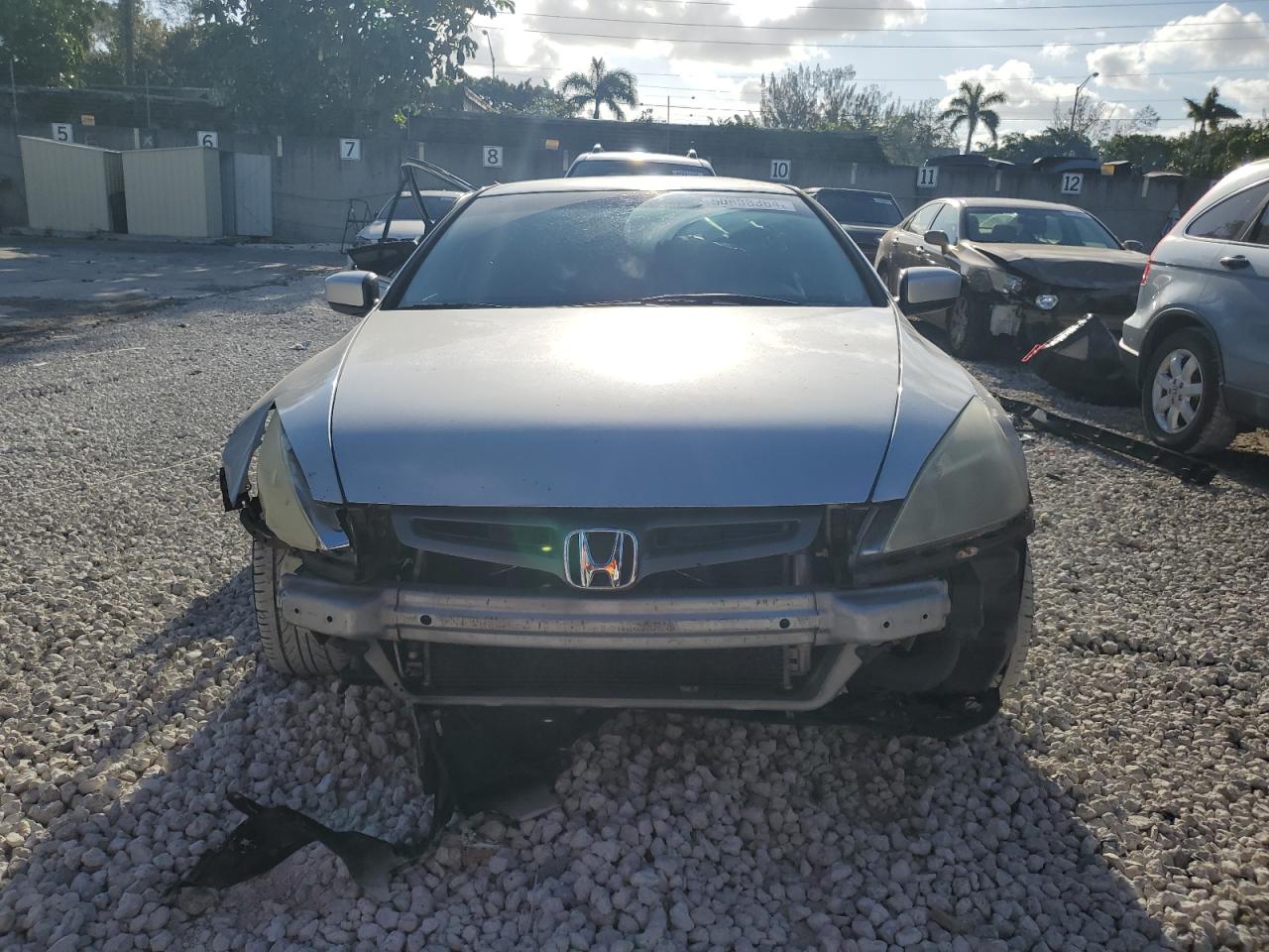 Photo 4 VIN: 1HGCM56474A162718 - HONDA ACCORD 