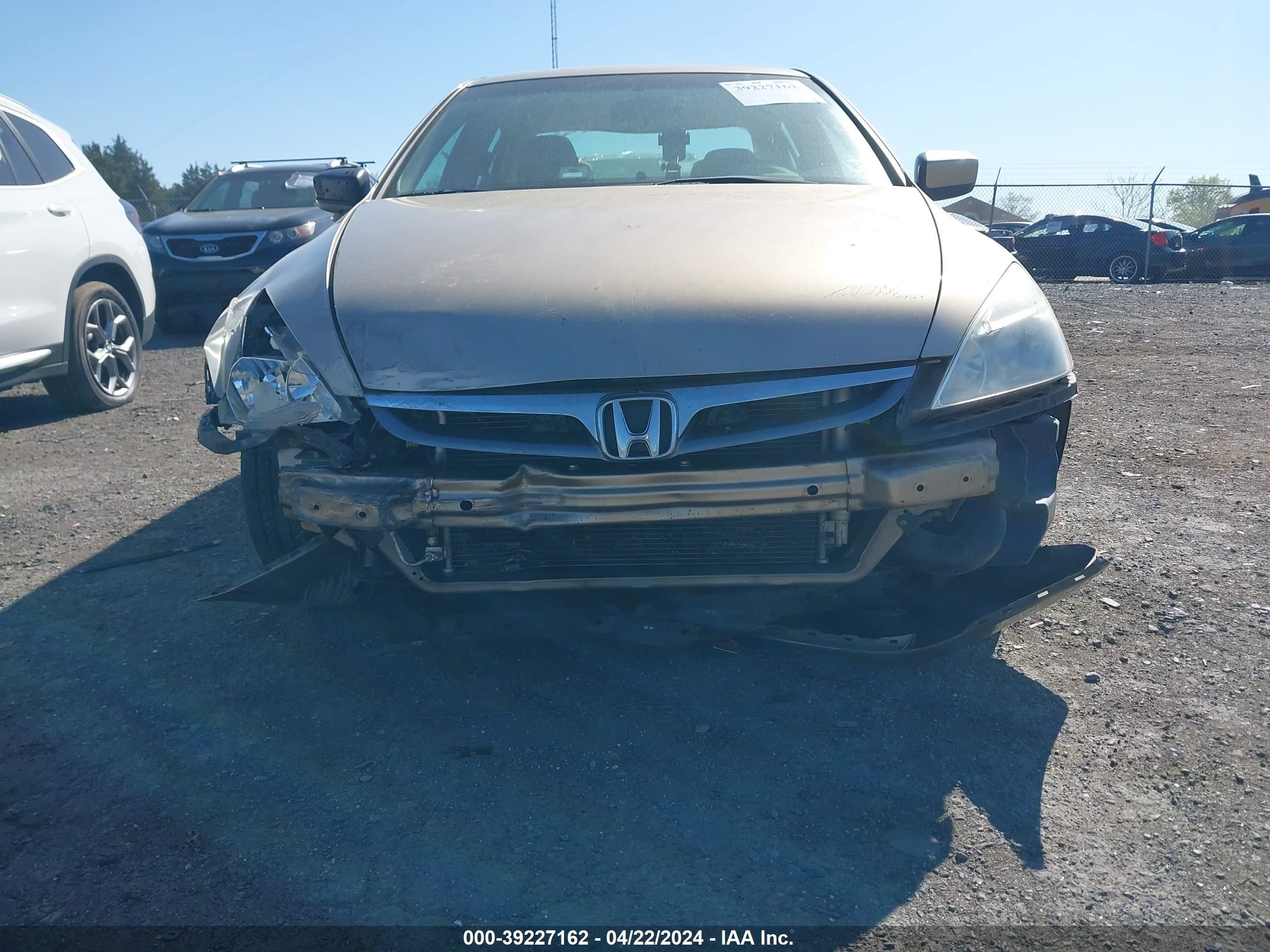 Photo 5 VIN: 1HGCM56476A002034 - HONDA ACCORD 