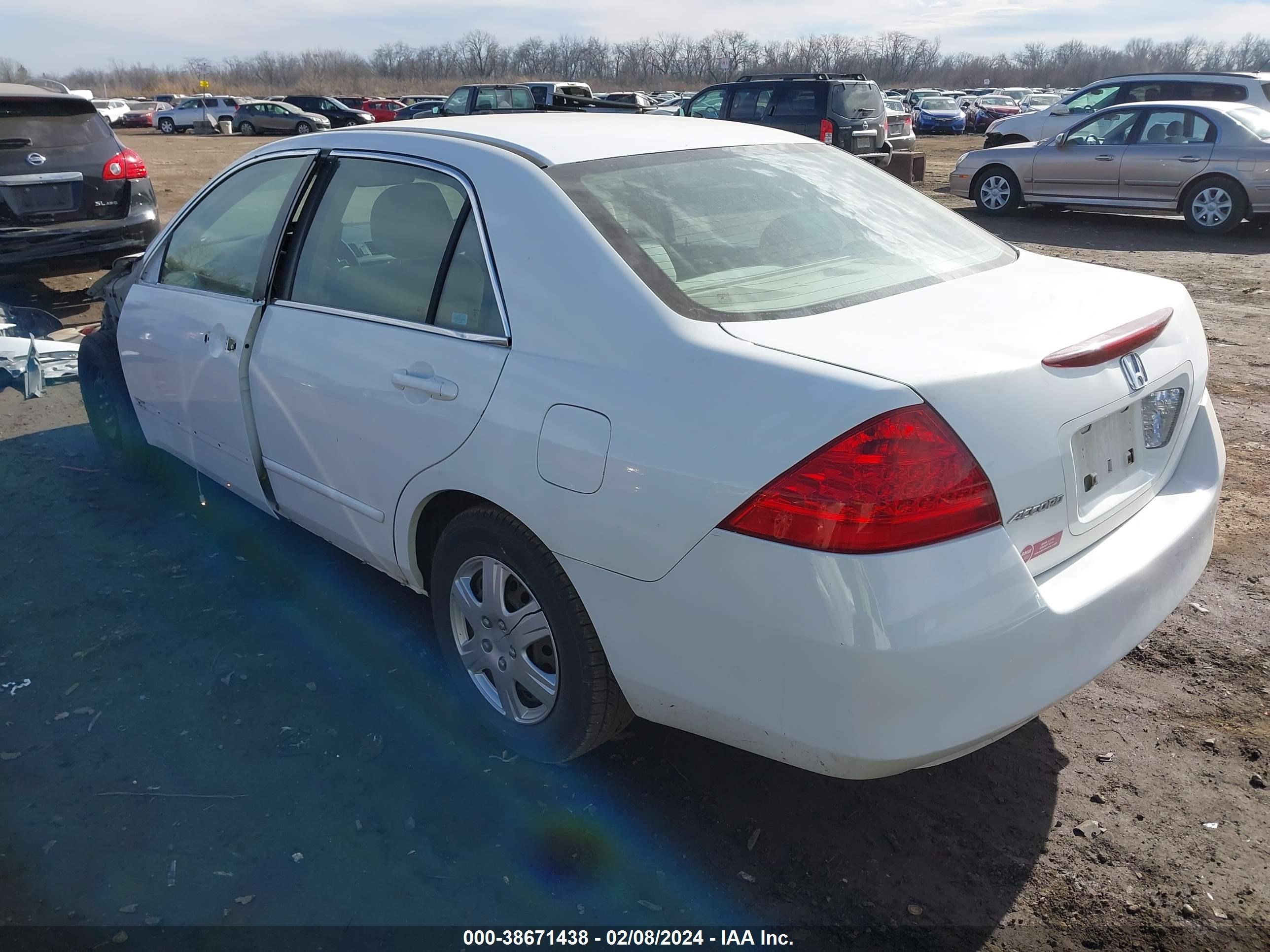 Photo 2 VIN: 1HGCM56476A175049 - HONDA ACCORD 