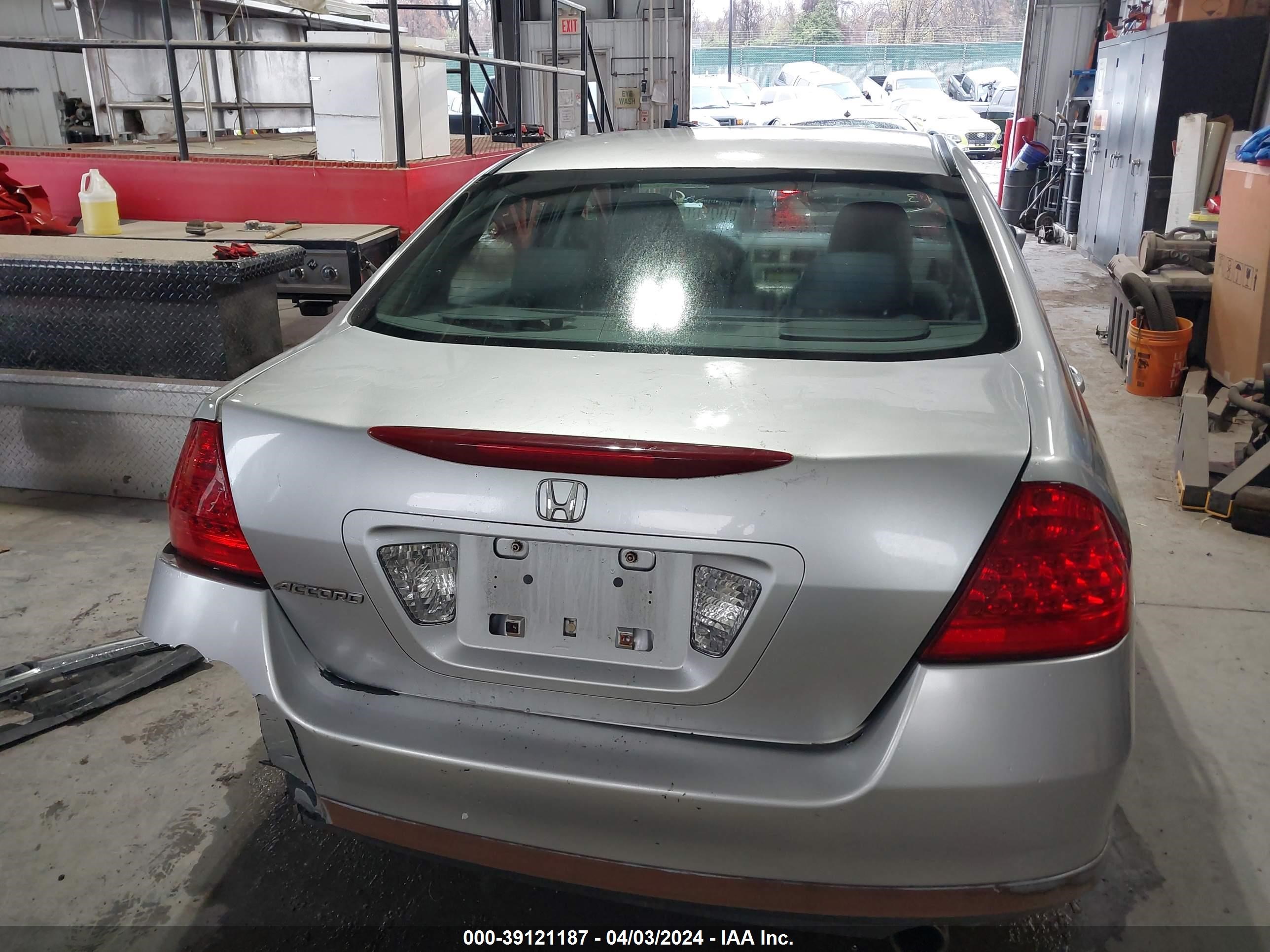 Photo 16 VIN: 1HGCM56477A013486 - HONDA ACCORD 