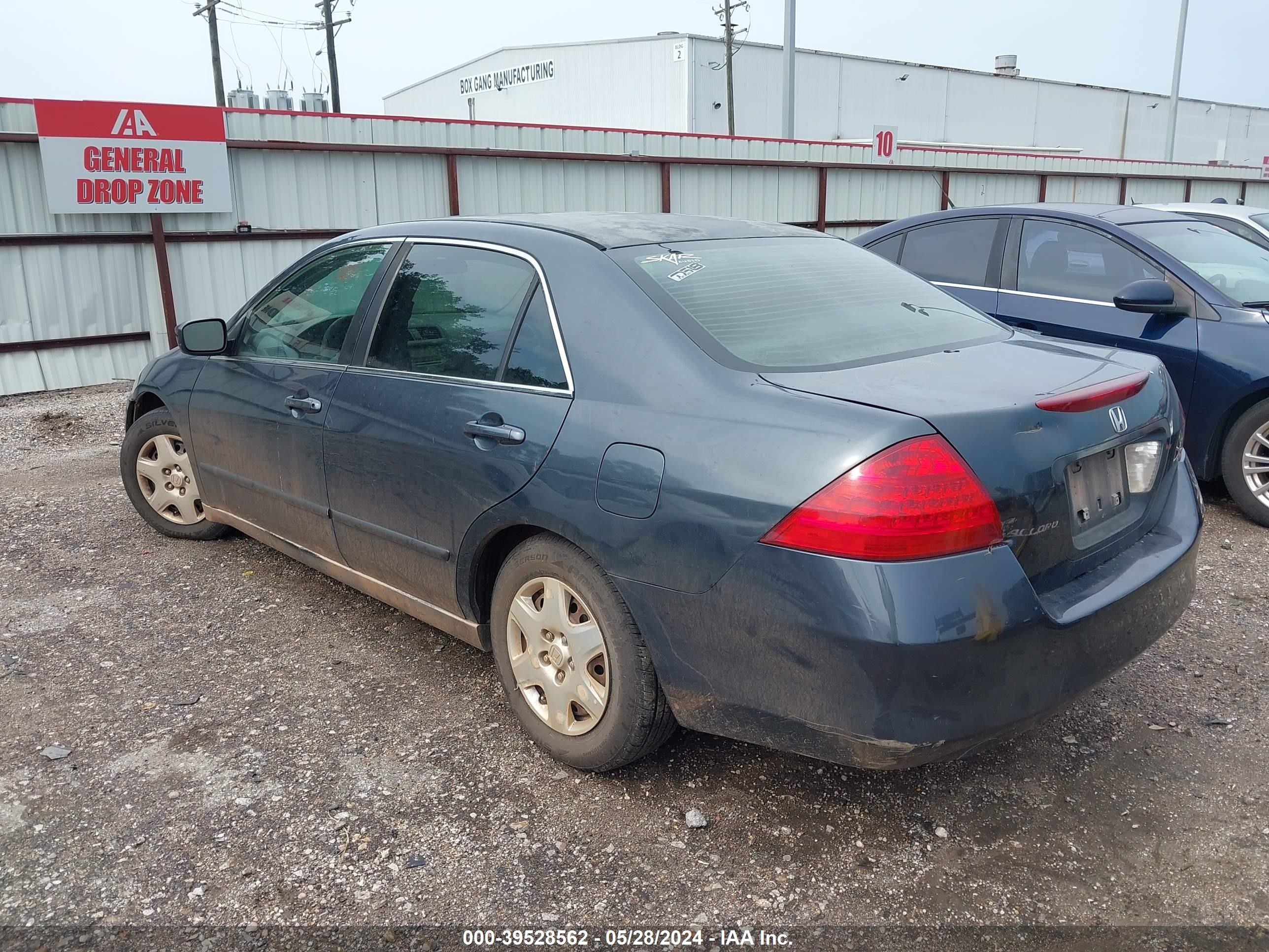 Photo 2 VIN: 1HGCM56477A103110 - HONDA ACCORD 