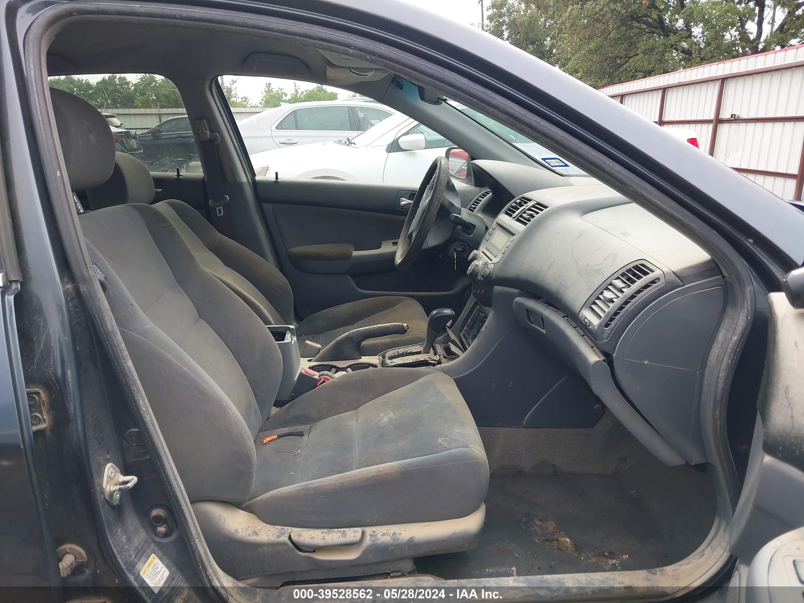 Photo 4 VIN: 1HGCM56477A103110 - HONDA ACCORD 