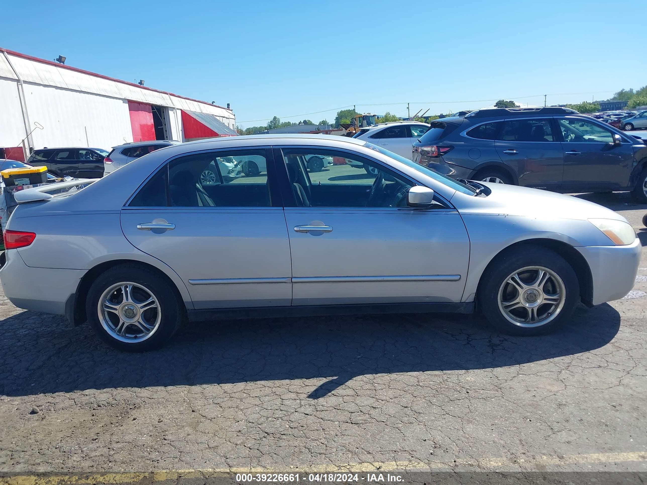 Photo 12 VIN: 1HGCM56485A004132 - HONDA ACCORD 