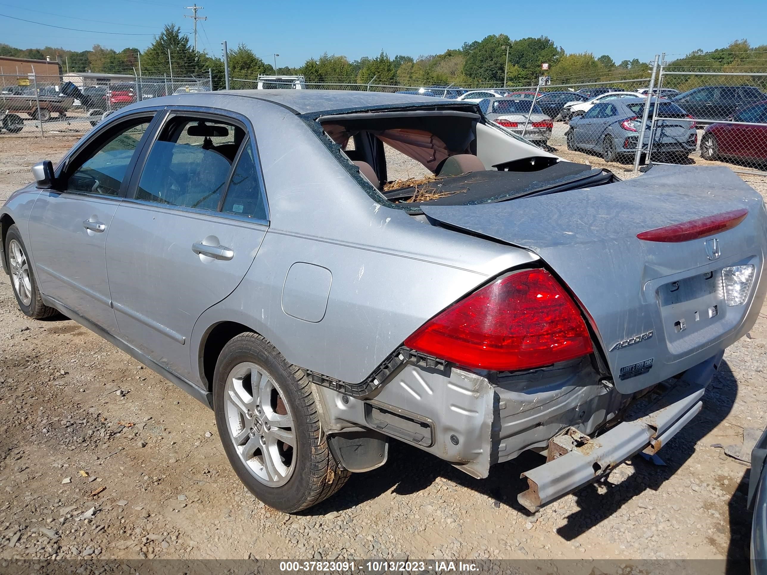 Photo 2 VIN: 1HGCM56486A040548 - HONDA ACCORD 