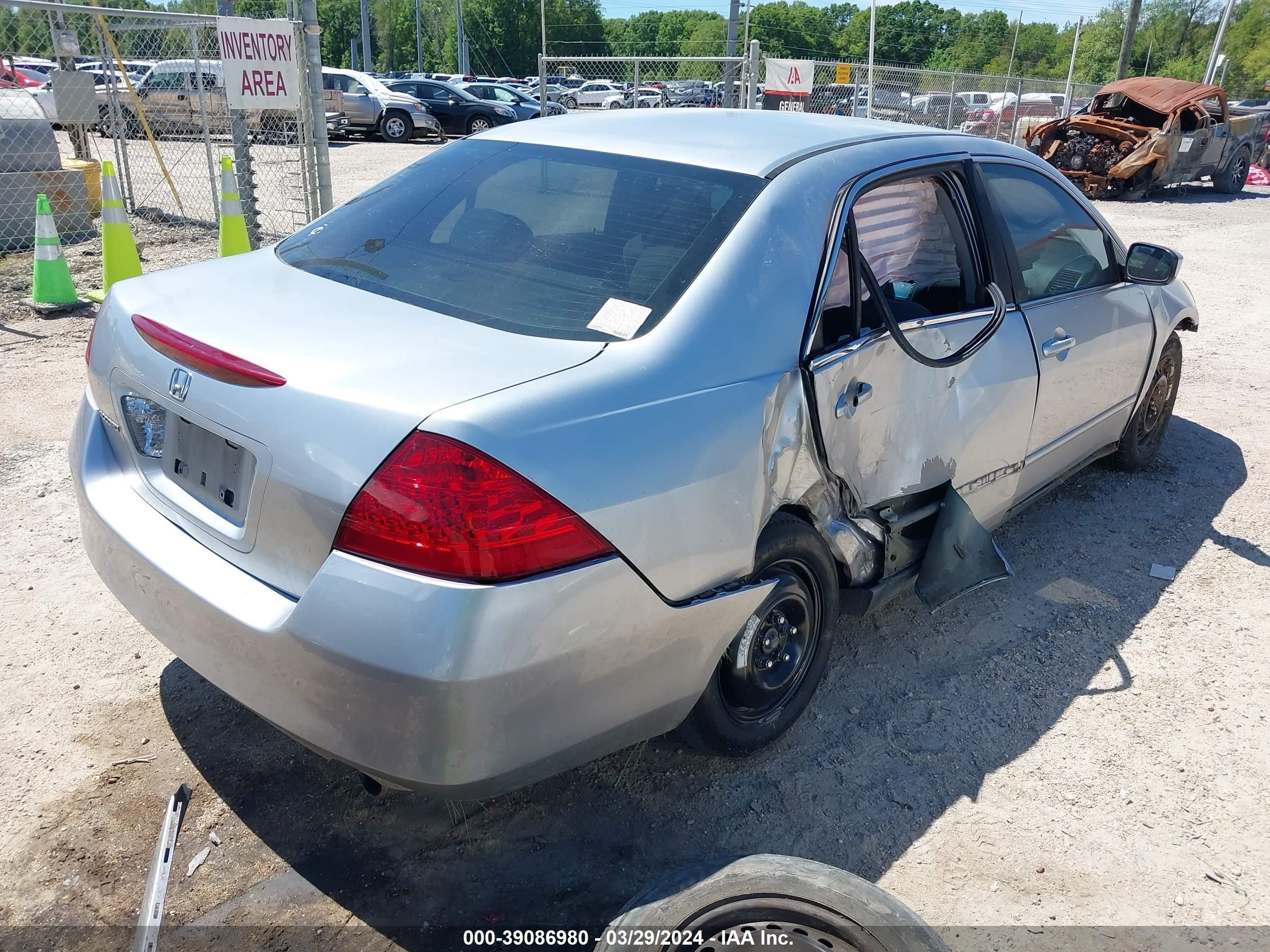 Photo 3 VIN: 1HGCM56487A002819 - HONDA ACCORD 