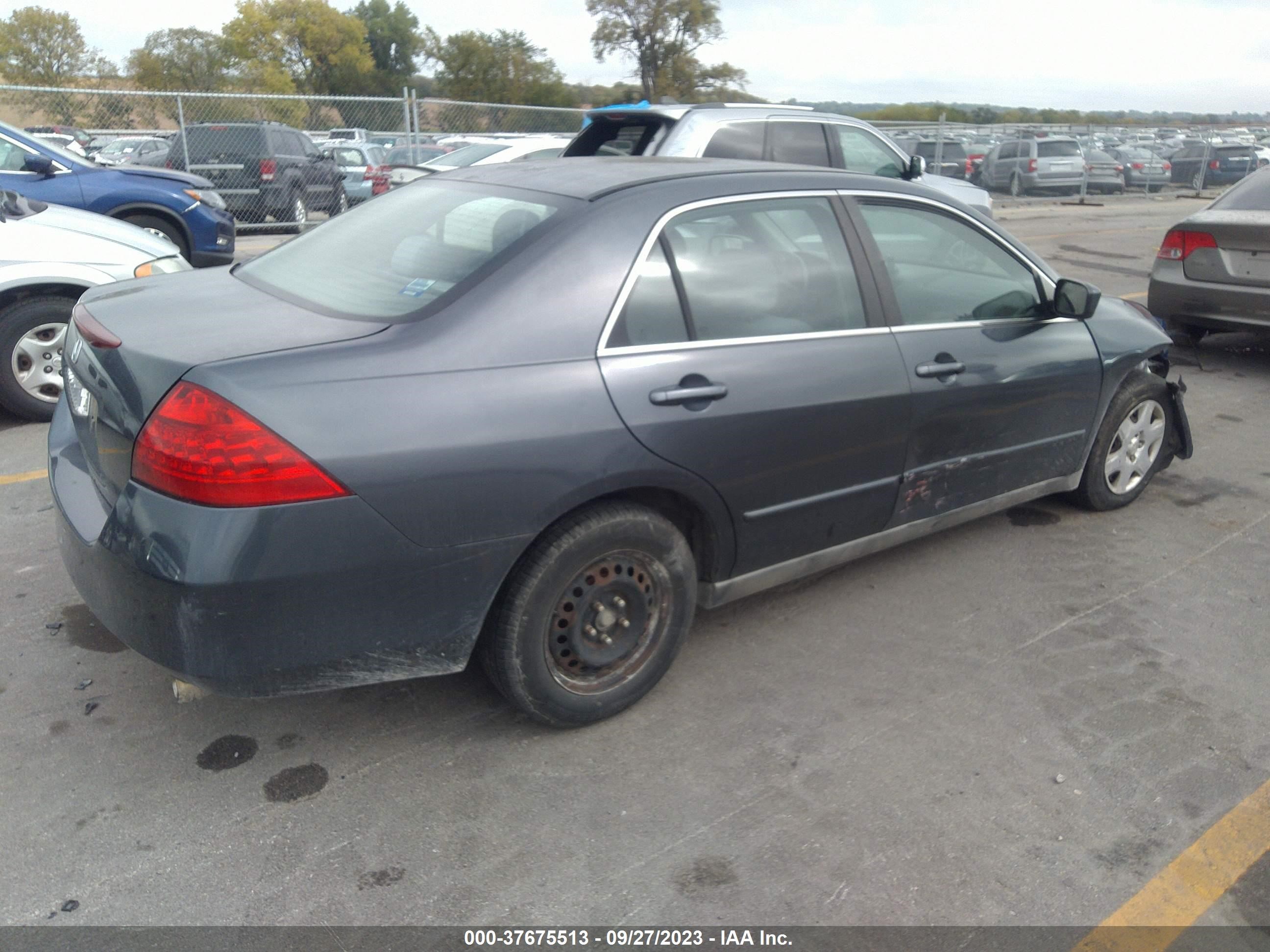 Photo 3 VIN: 1HGCM56487A007941 - HONDA ACCORD 