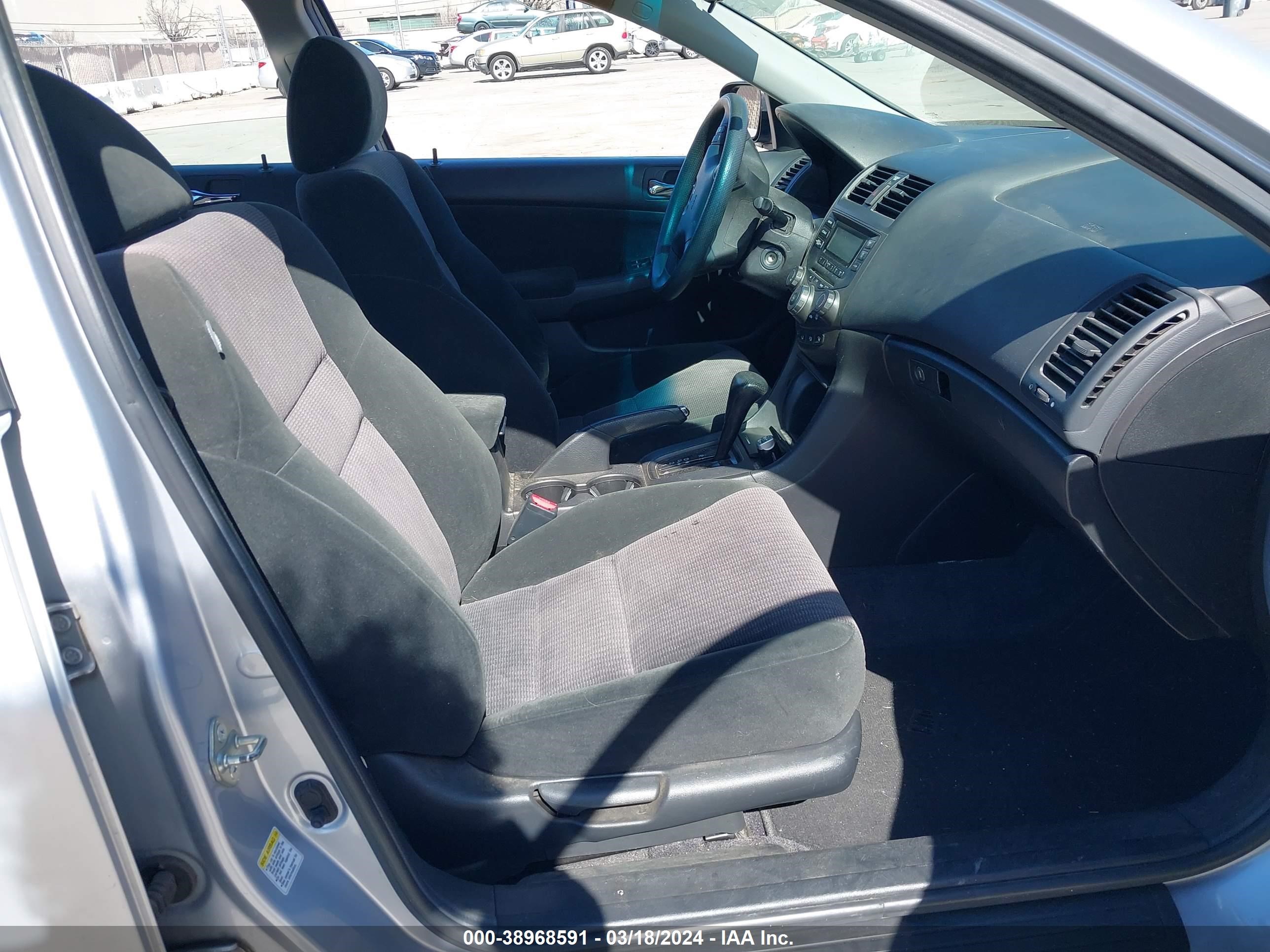 Photo 4 VIN: 1HGCM56495A080376 - HONDA ACCORD 