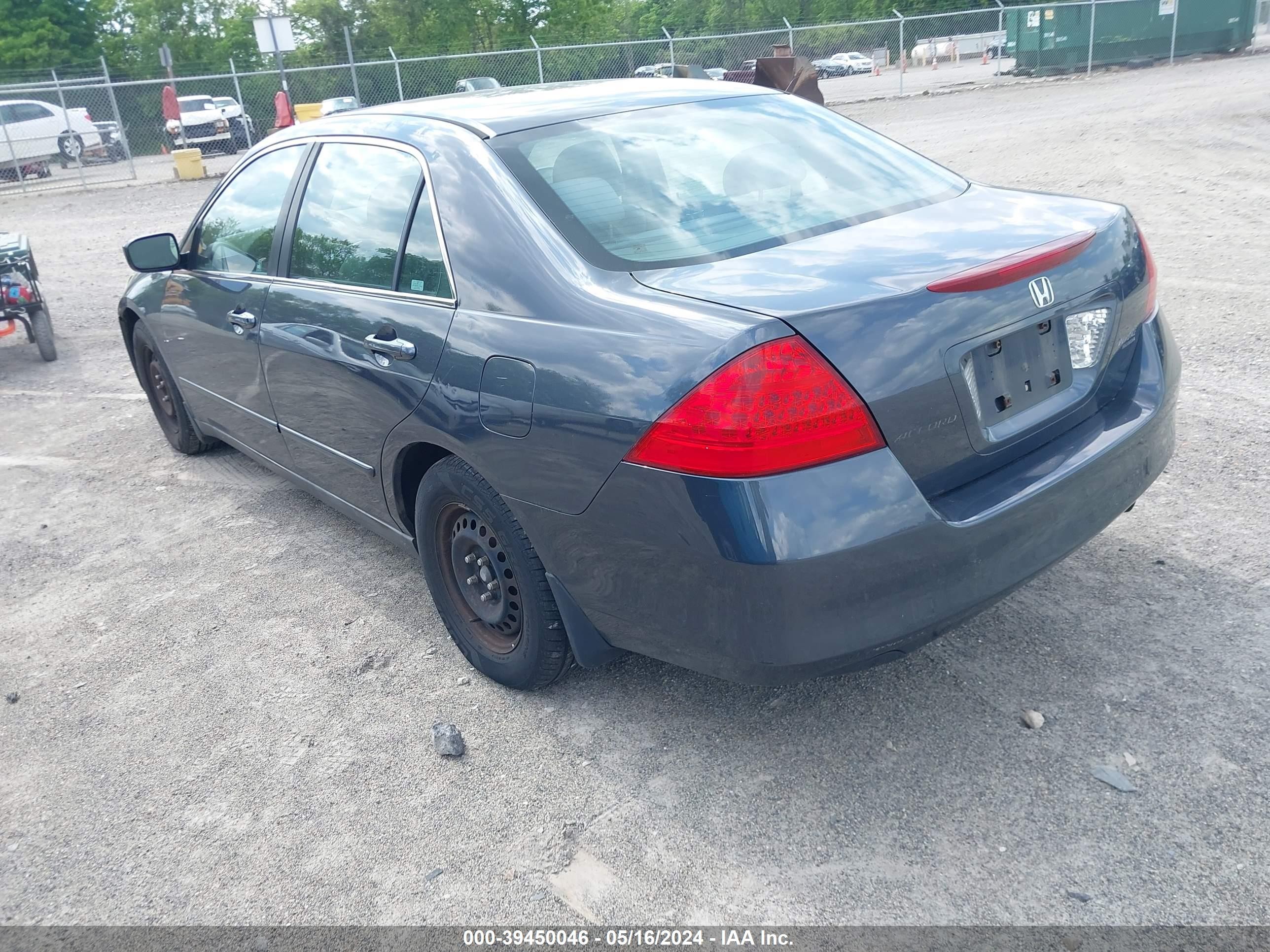 Photo 2 VIN: 1HGCM56497A116215 - HONDA ACCORD 