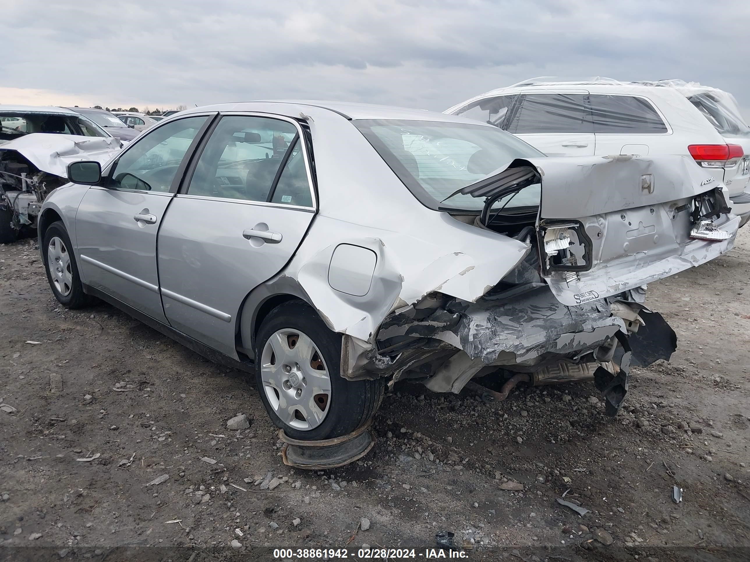 Photo 2 VIN: 1HGCM564X5L001124 - HONDA ACCORD 