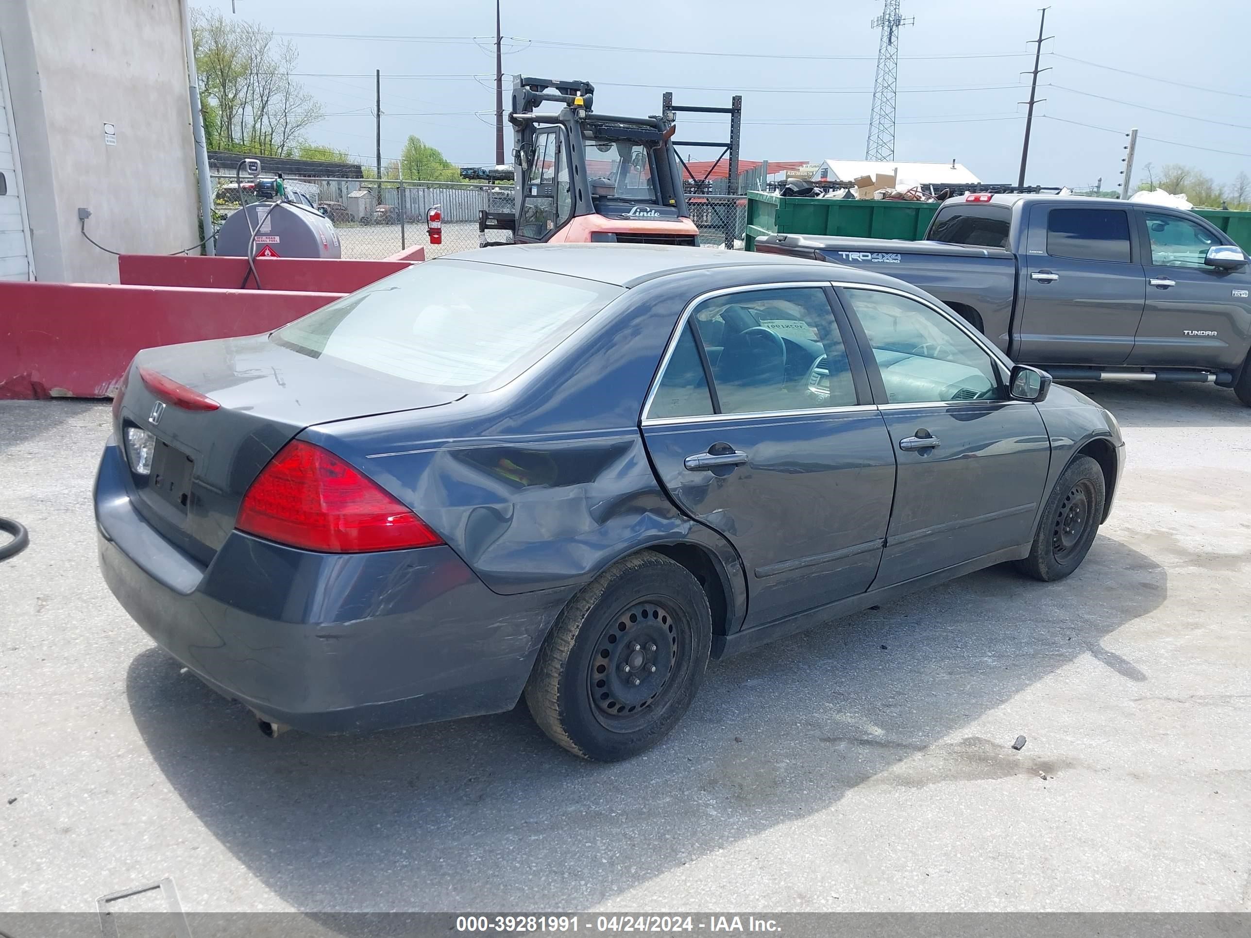 Photo 3 VIN: 1HGCM564X6A129960 - HONDA ACCORD 