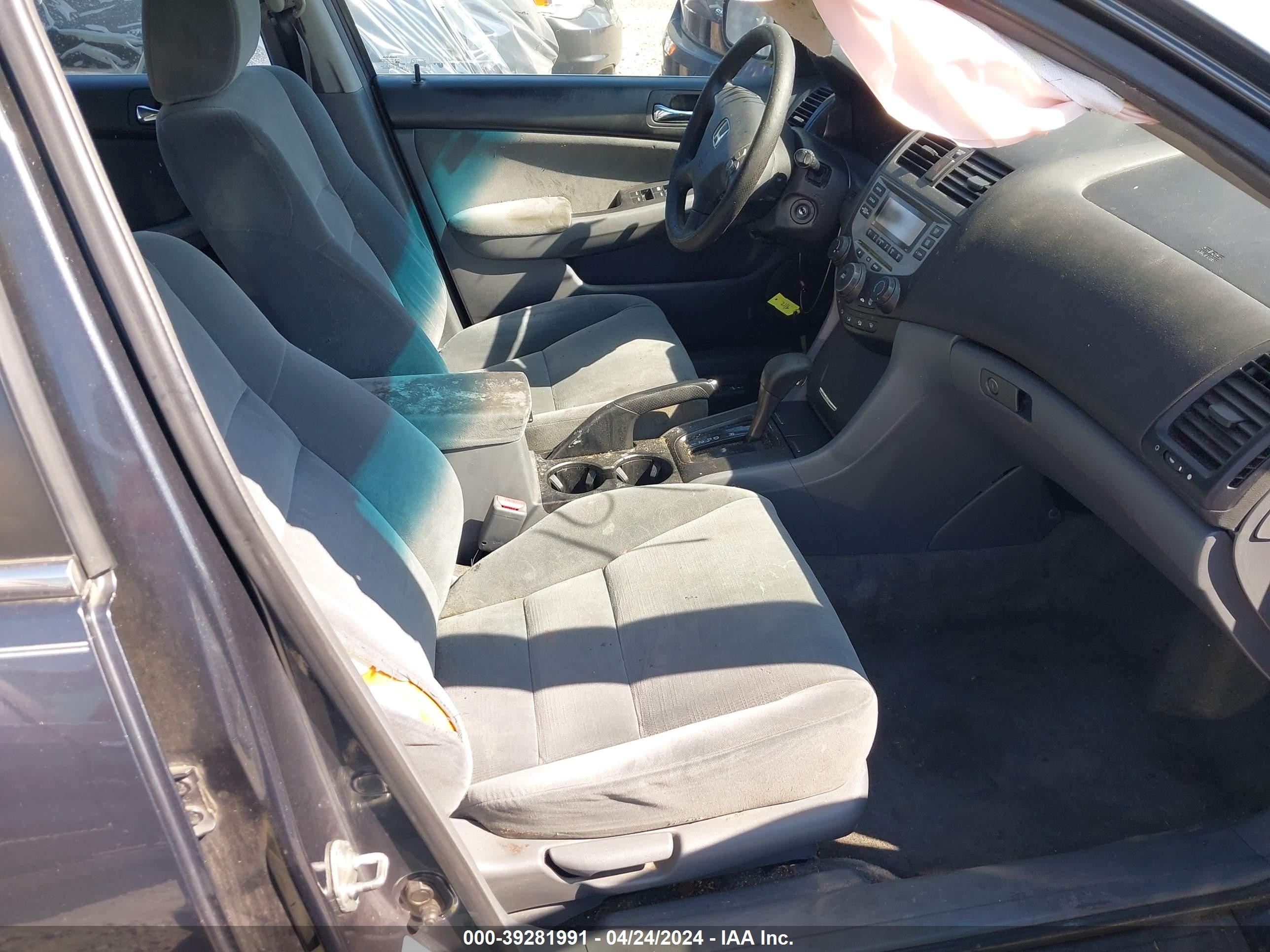 Photo 4 VIN: 1HGCM564X6A129960 - HONDA ACCORD 