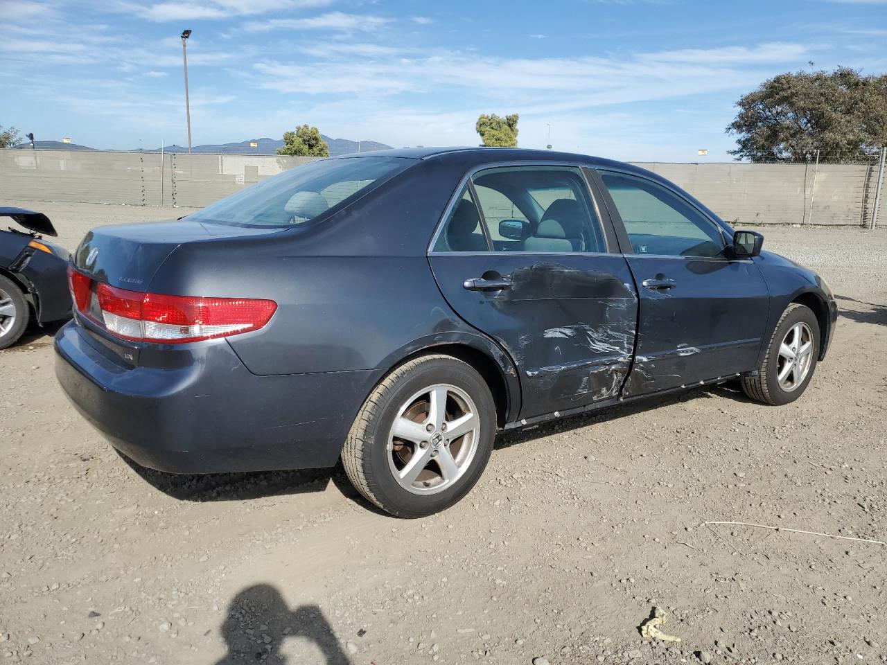 Photo 2 VIN: 1HGCM56604A157619 - HONDA ACCORD 