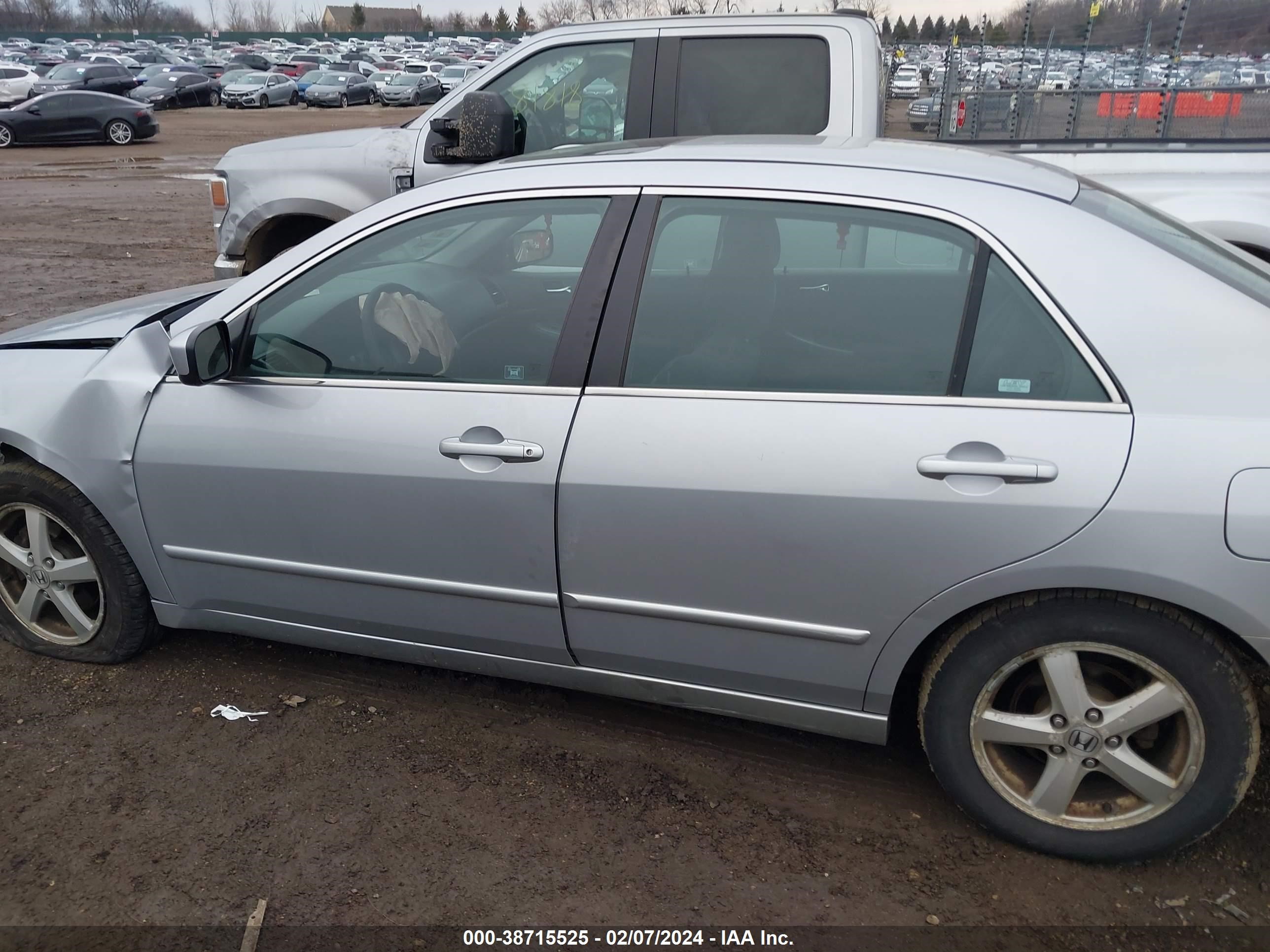 Photo 12 VIN: 1HGCM56624A047302 - HONDA ACCORD 