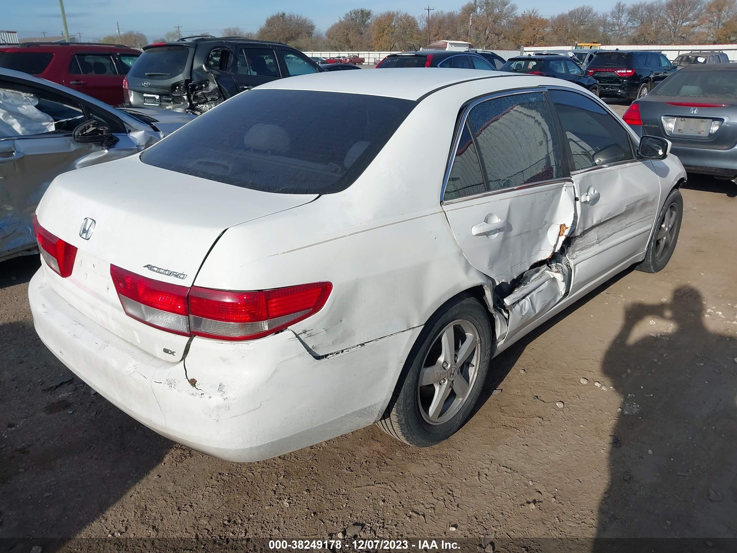 Photo 3 VIN: 1HGCM56634A099974 - HONDA ACCORD 