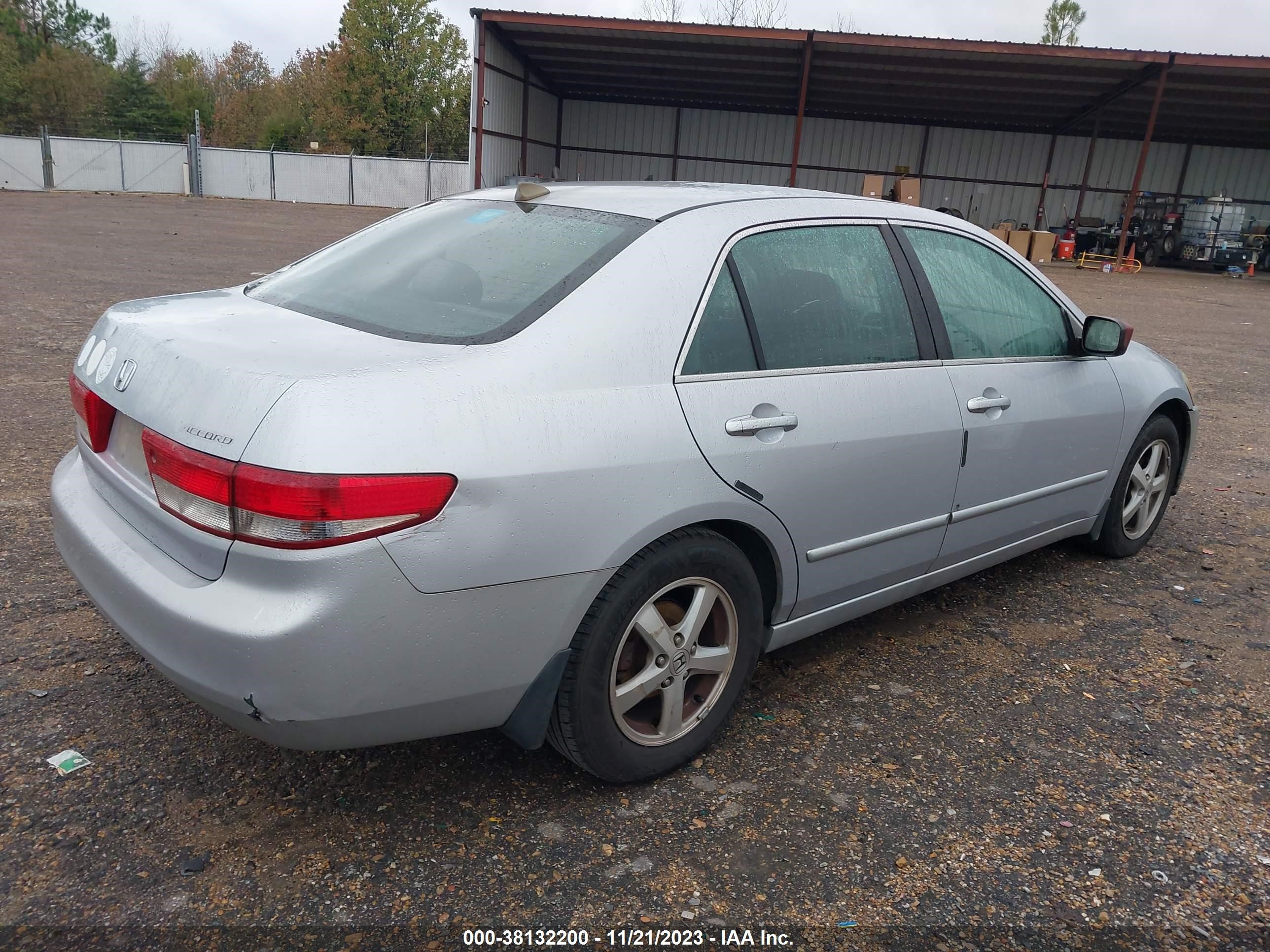 Photo 3 VIN: 1HGCM56634A130866 - HONDA ACCORD 