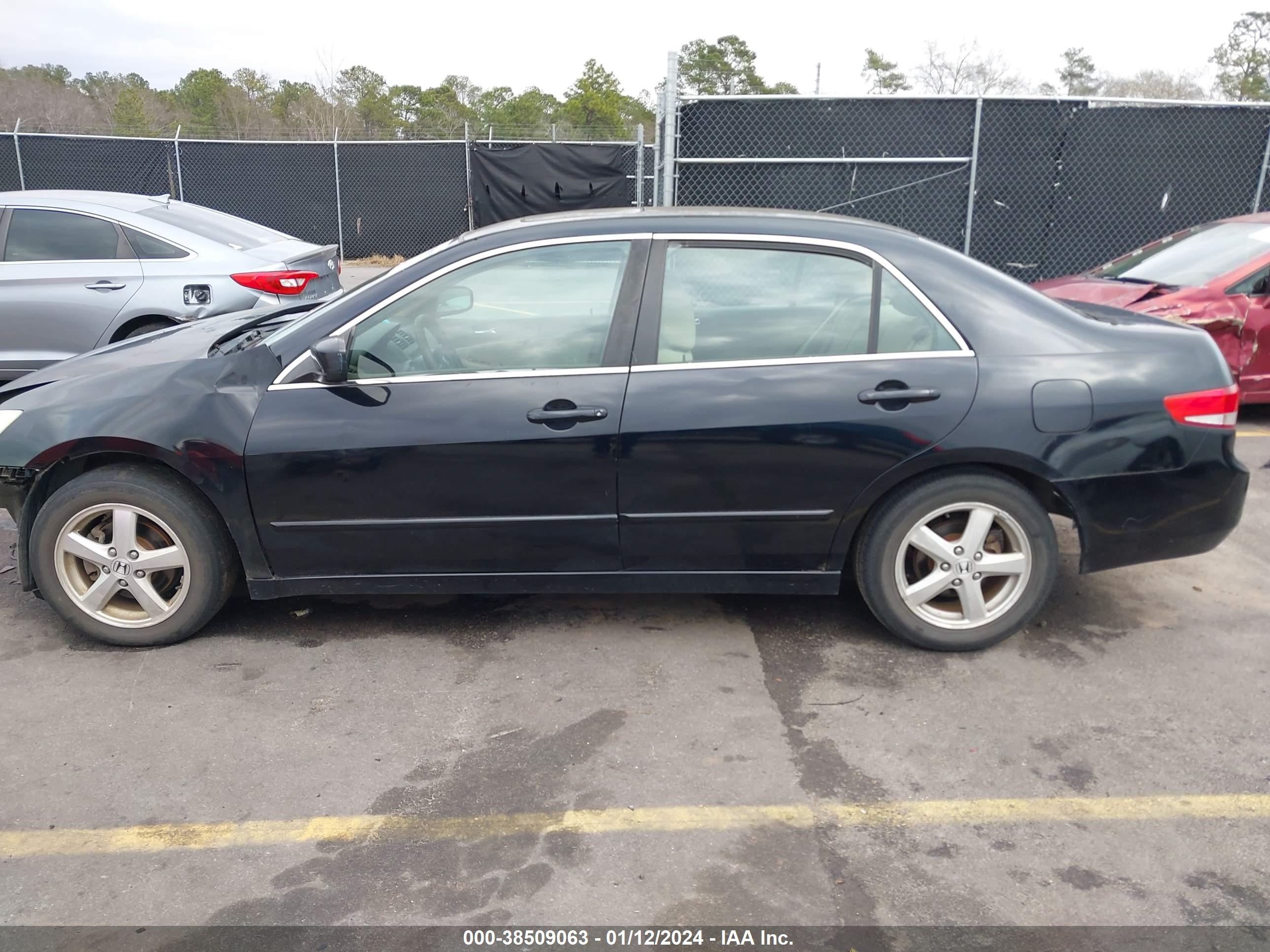 Photo 13 VIN: 1HGCM56643A137498 - HONDA ACCORD 