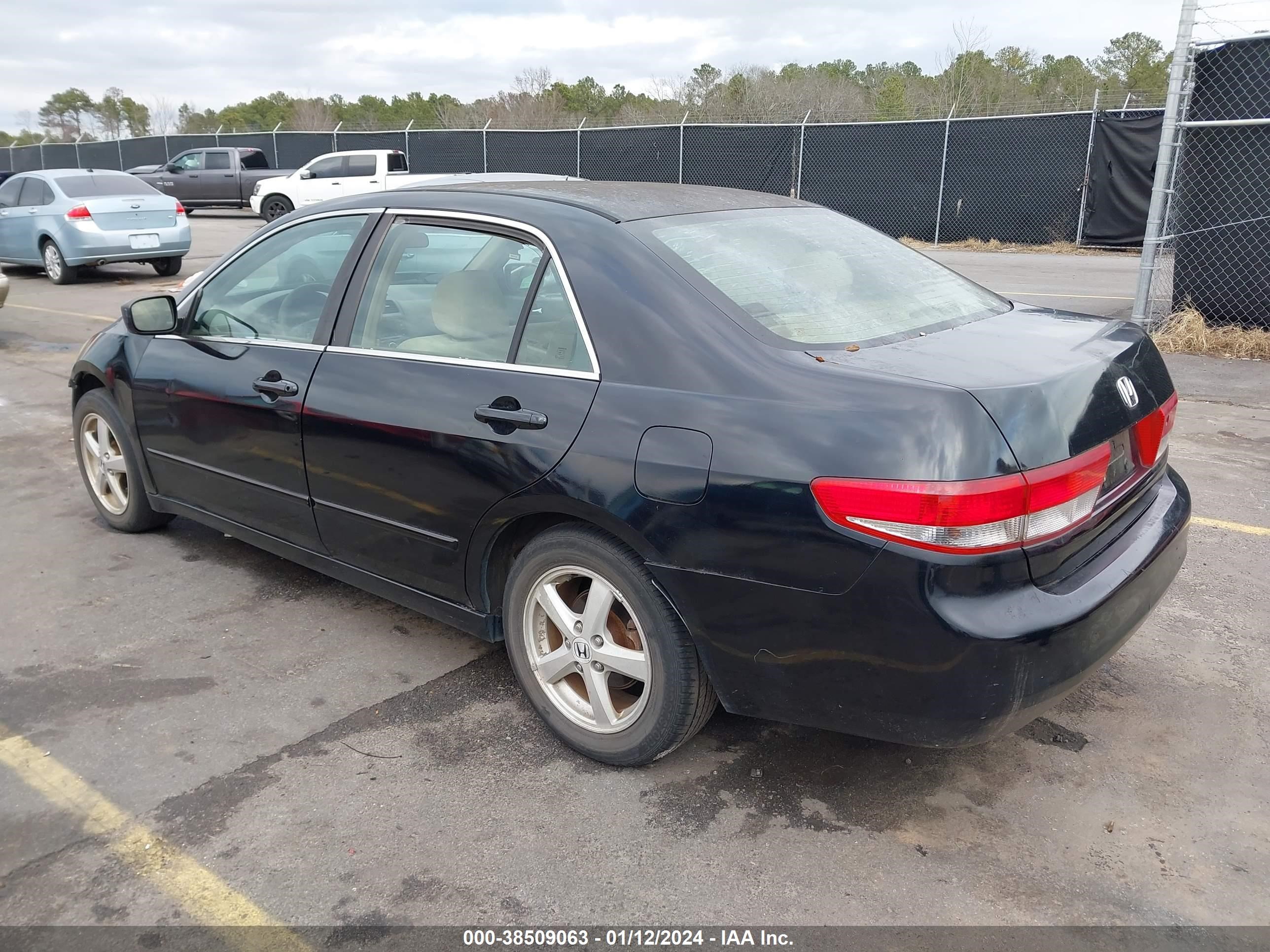 Photo 2 VIN: 1HGCM56643A137498 - HONDA ACCORD 