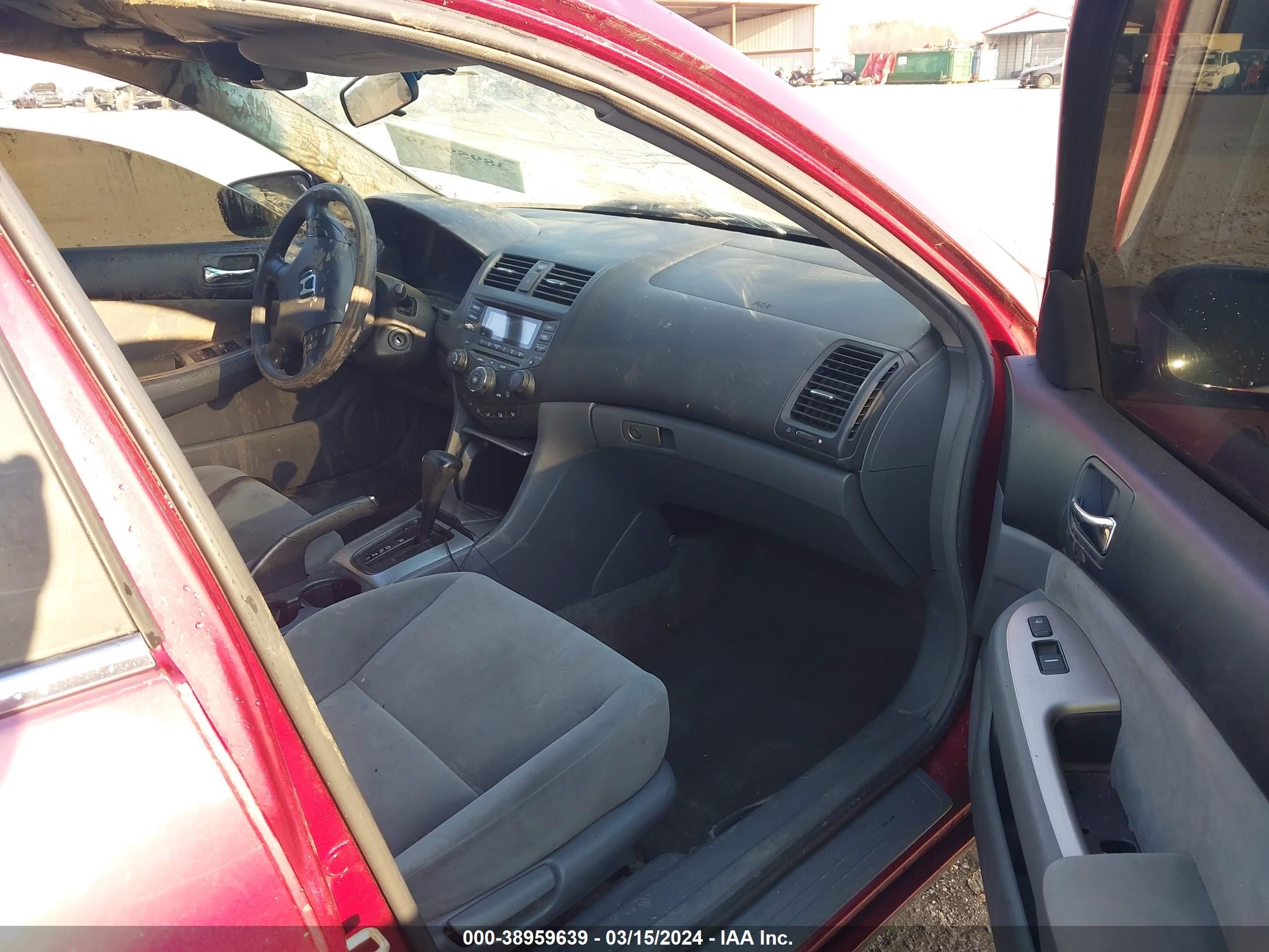 Photo 4 VIN: 1HGCM56644A015578 - HONDA ACCORD 