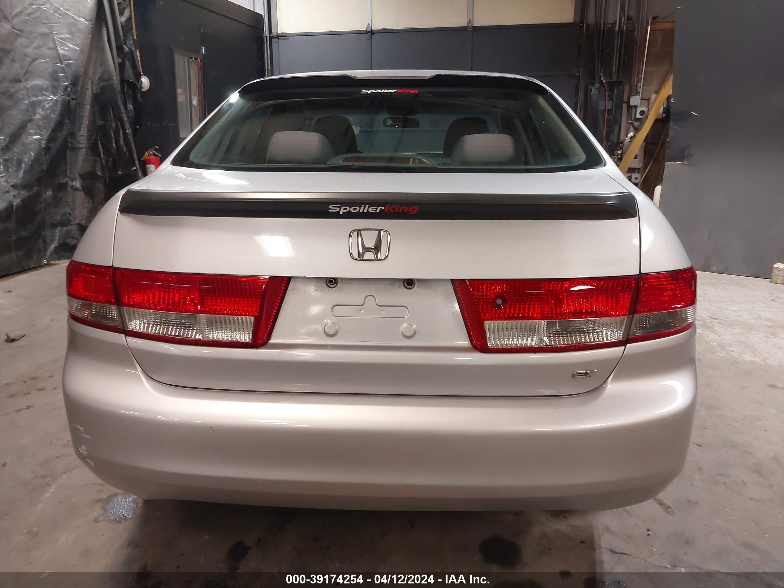 Photo 15 VIN: 1HGCM56644A110772 - HONDA ACCORD 