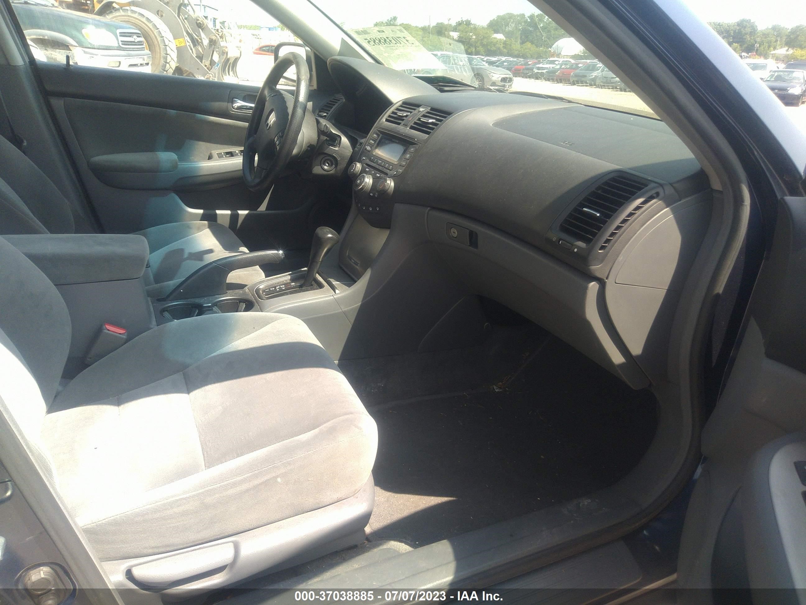 Photo 4 VIN: 1HGCM56664A087656 - HONDA ACCORD 