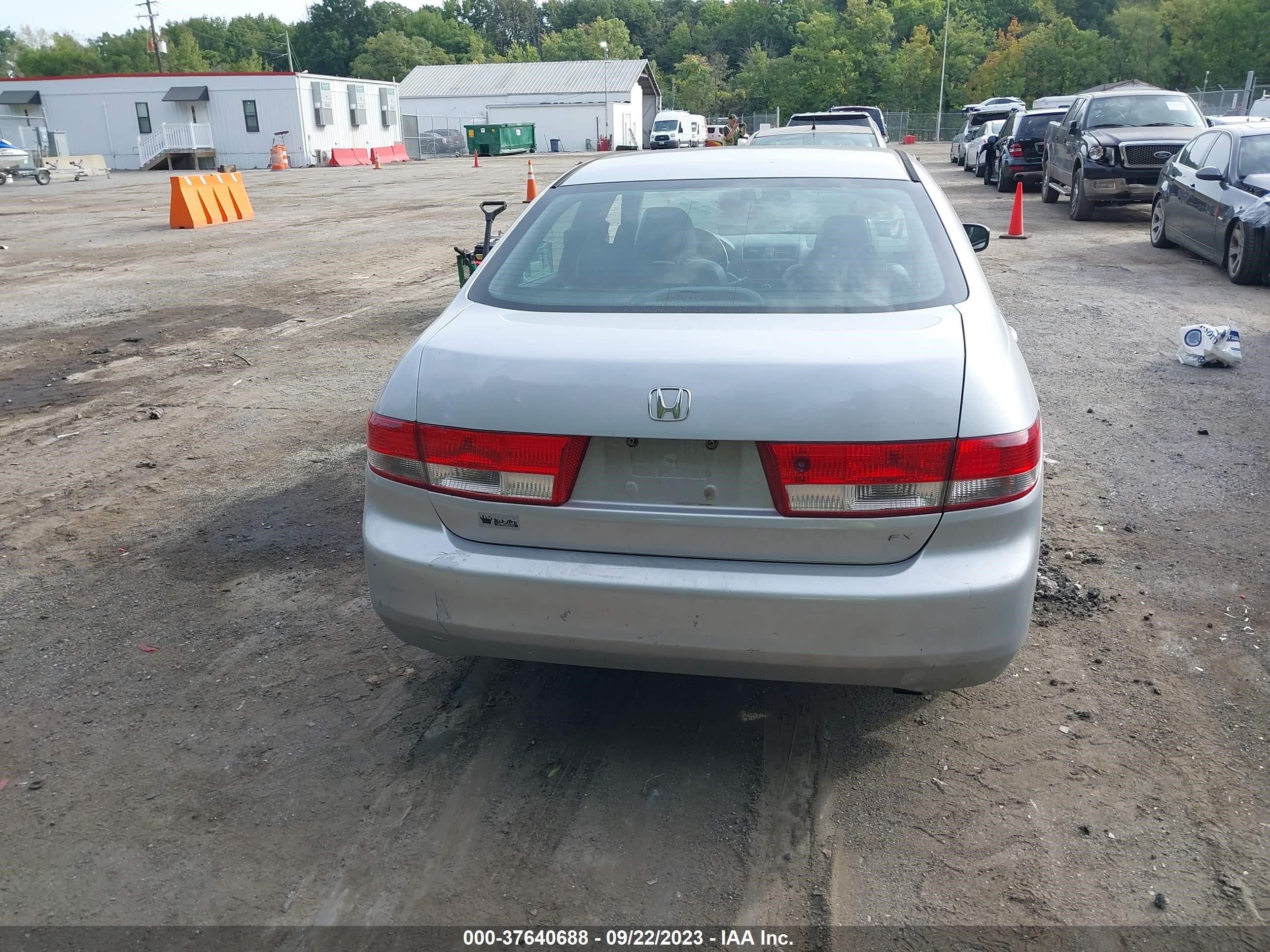 Photo 15 VIN: 1HGCM56673A072193 - HONDA ACCORD 