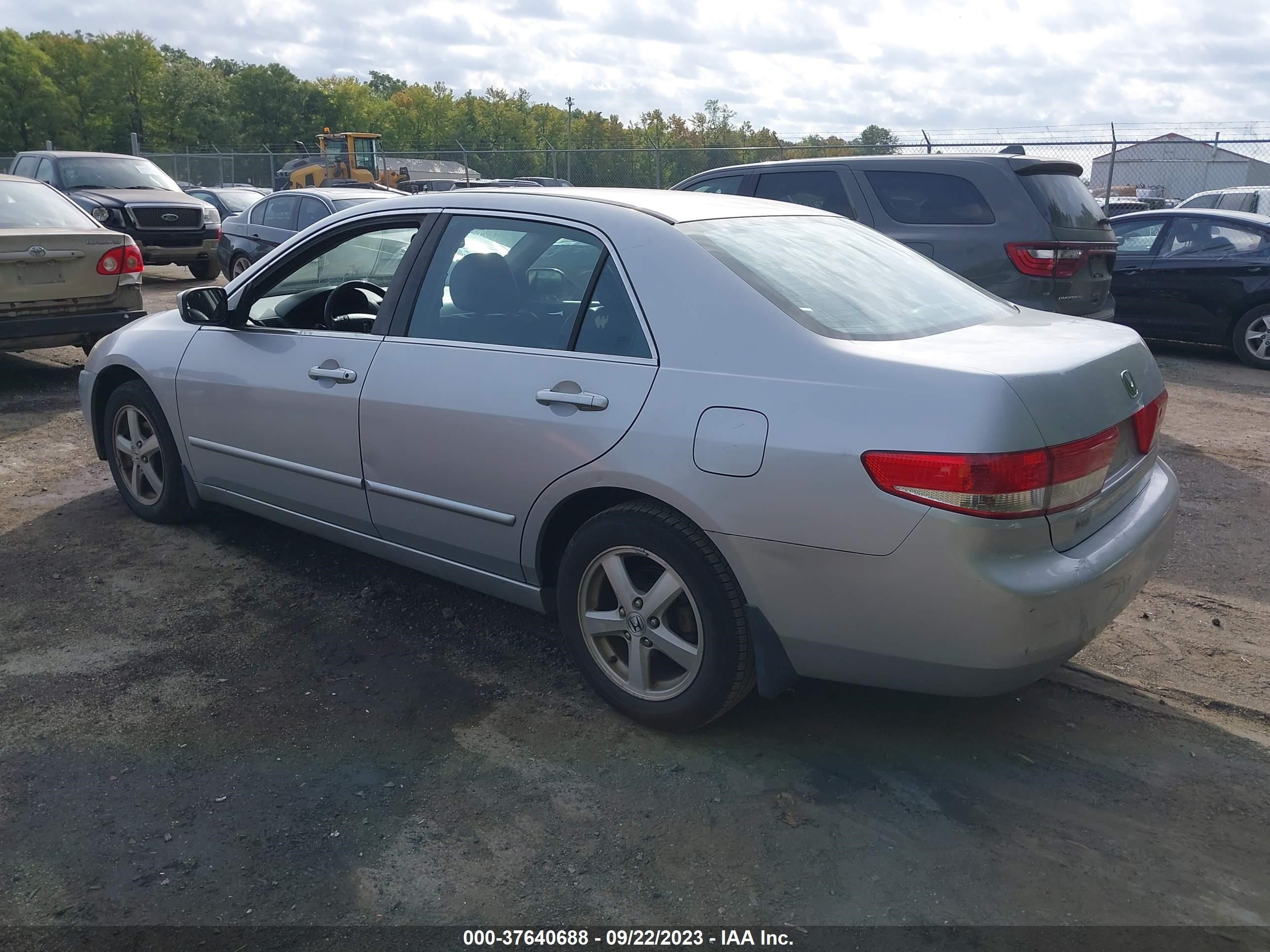 Photo 2 VIN: 1HGCM56673A072193 - HONDA ACCORD 