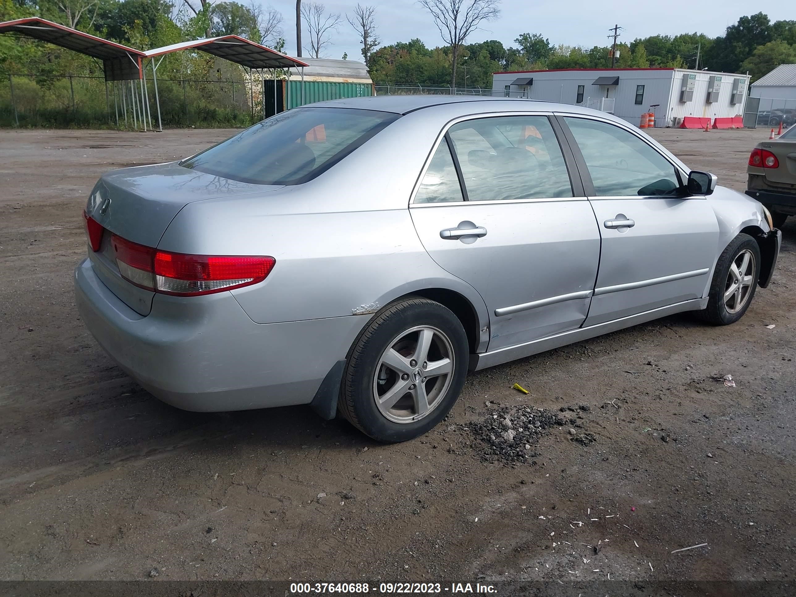 Photo 3 VIN: 1HGCM56673A072193 - HONDA ACCORD 