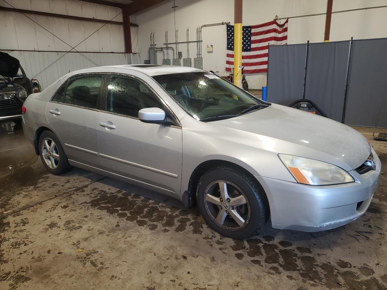 Photo 3 VIN: 1HGCM56673A124860 - HONDA ACCORD 