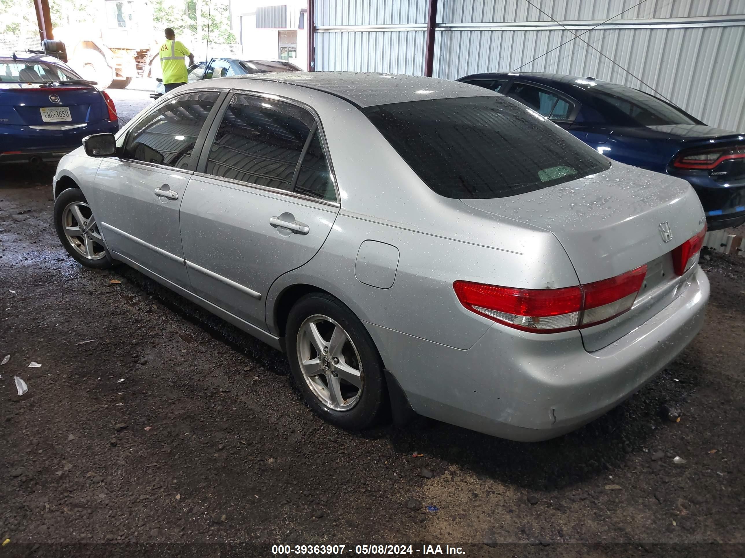 Photo 2 VIN: 1HGCM56693A105582 - HONDA ACCORD 