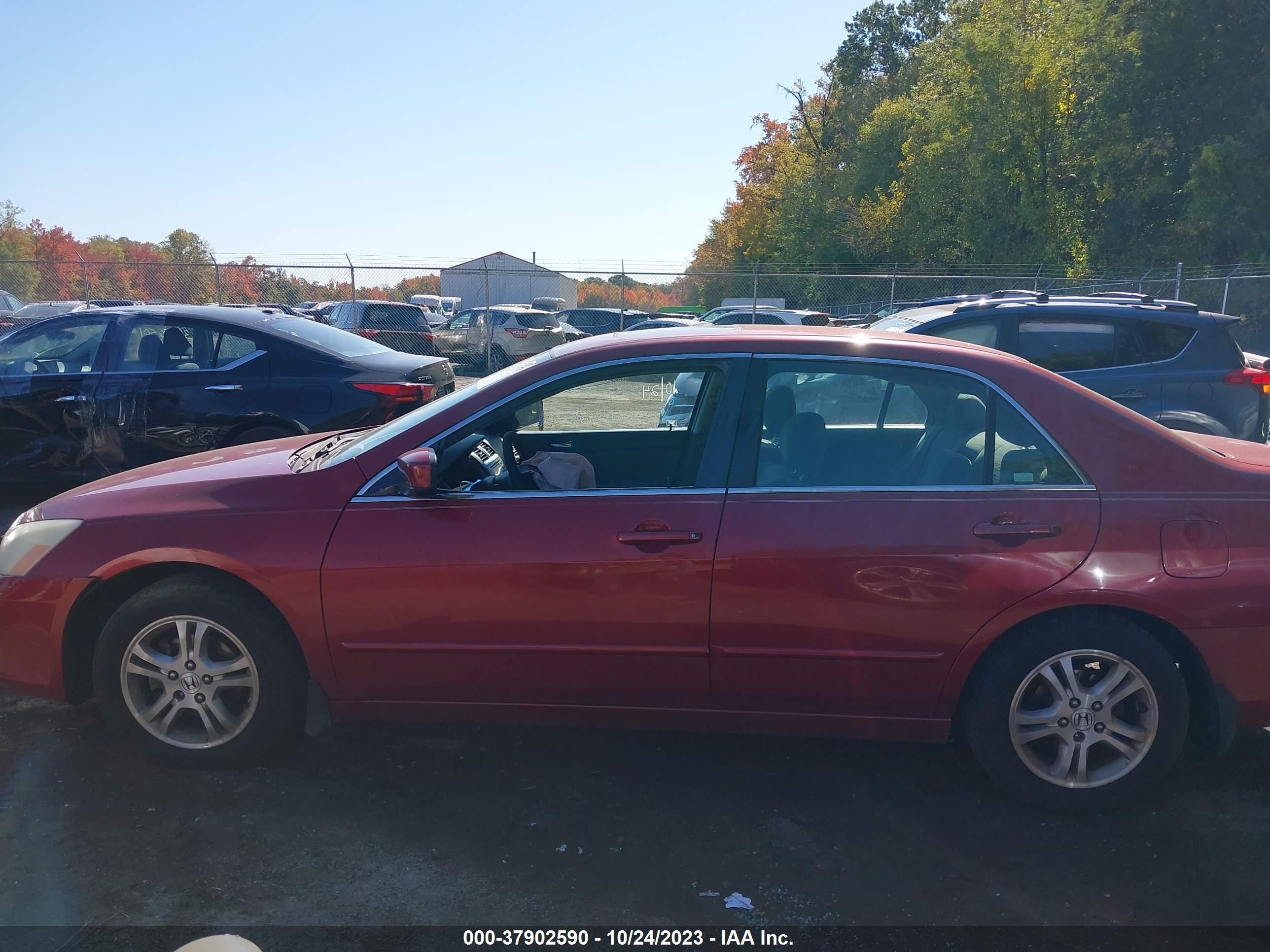 Photo 13 VIN: 1HGCM56707A009001 - HONDA ACCORD 