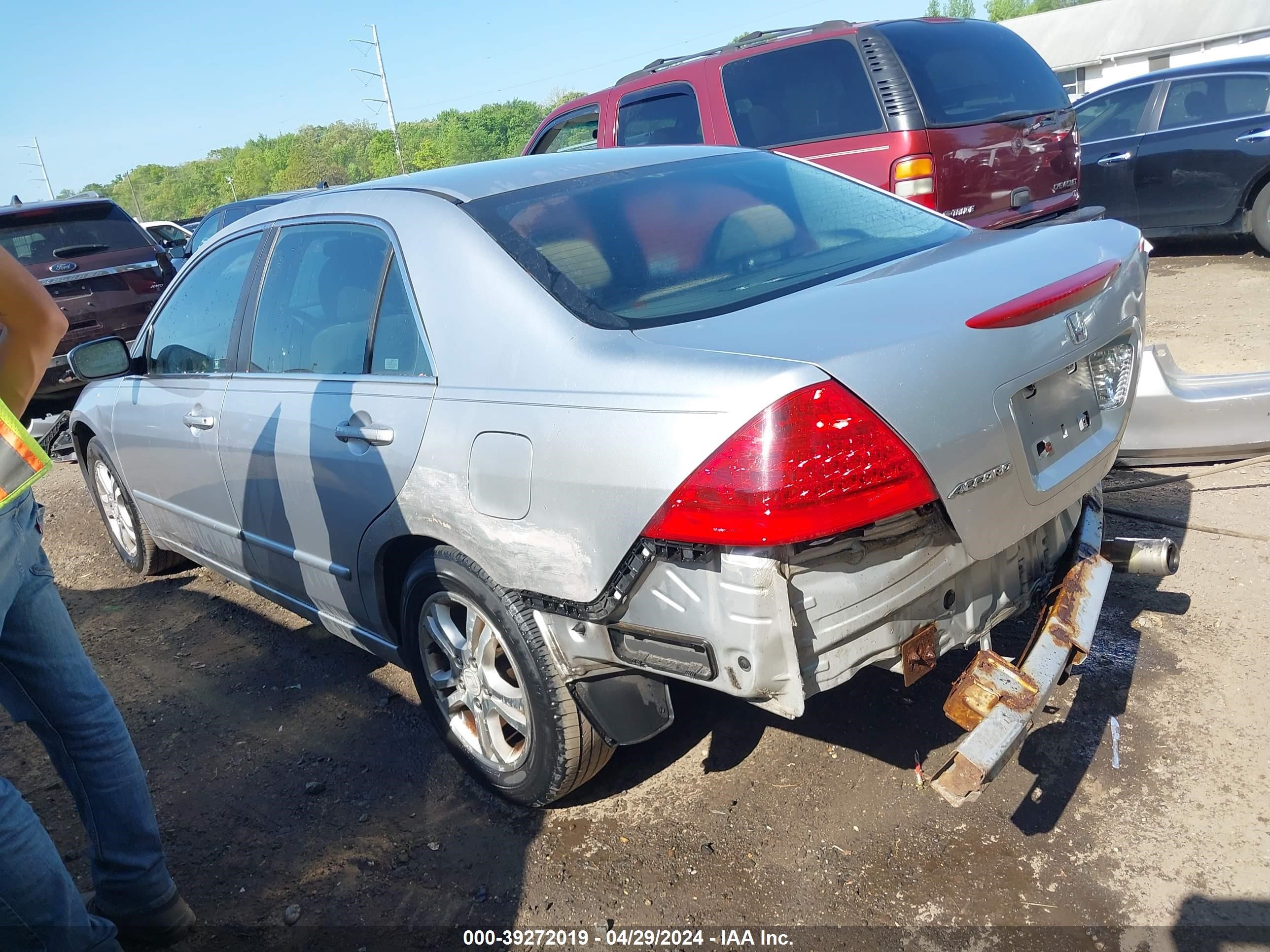 Photo 2 VIN: 1HGCM56707A069831 - HONDA ACCORD 