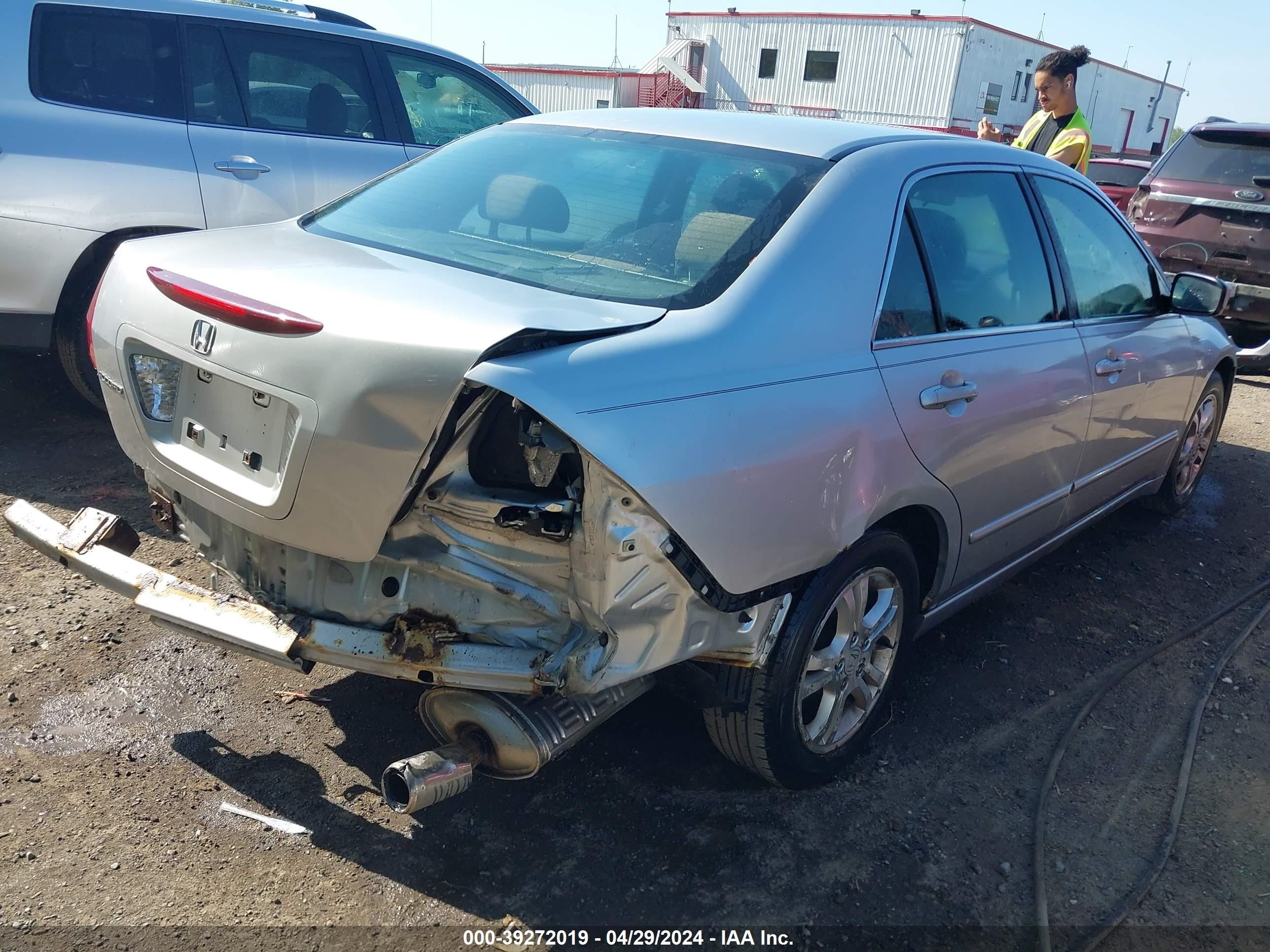 Photo 3 VIN: 1HGCM56707A069831 - HONDA ACCORD 