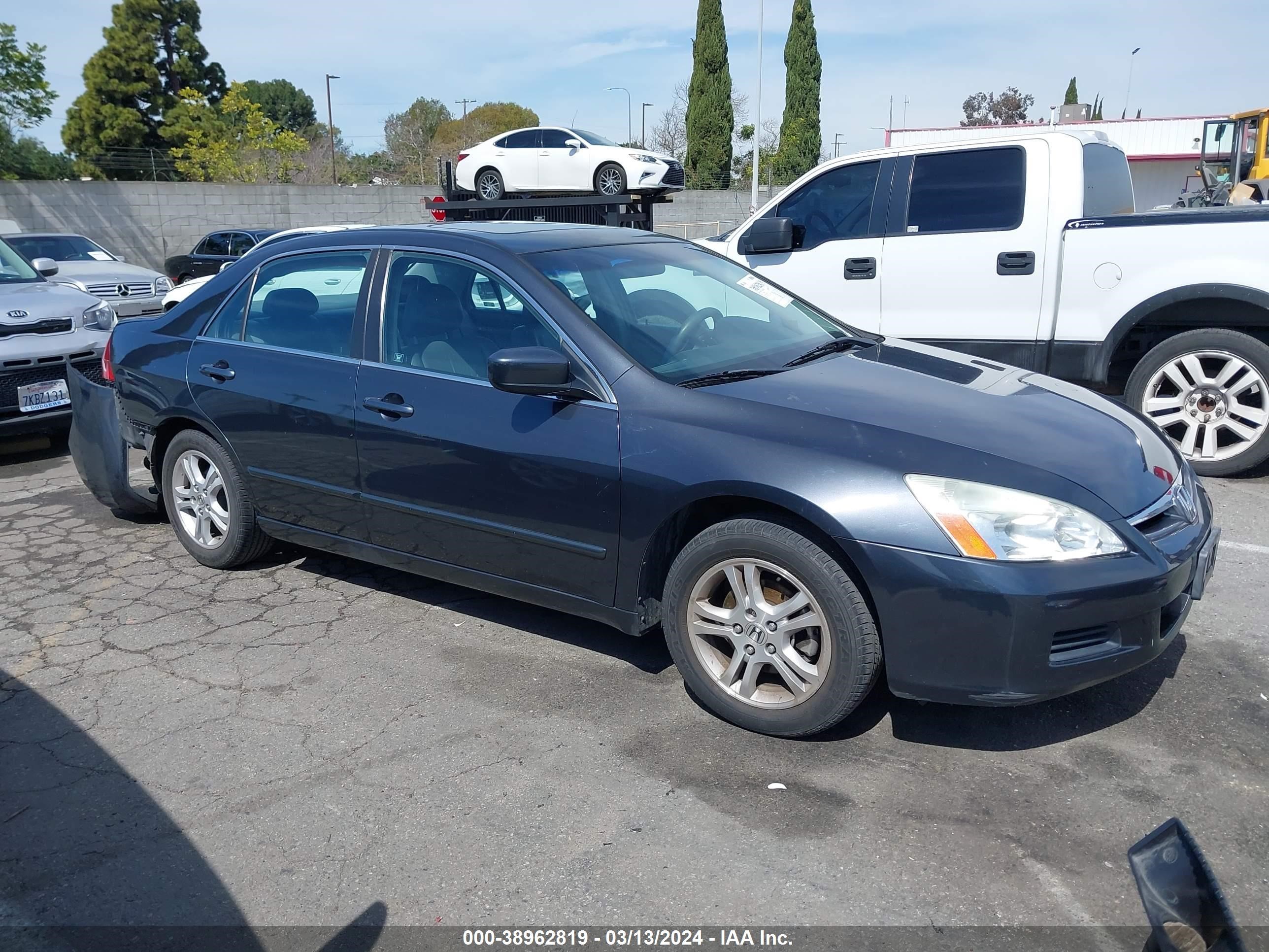 Photo 13 VIN: 1HGCM56716A015016 - HONDA ACCORD 