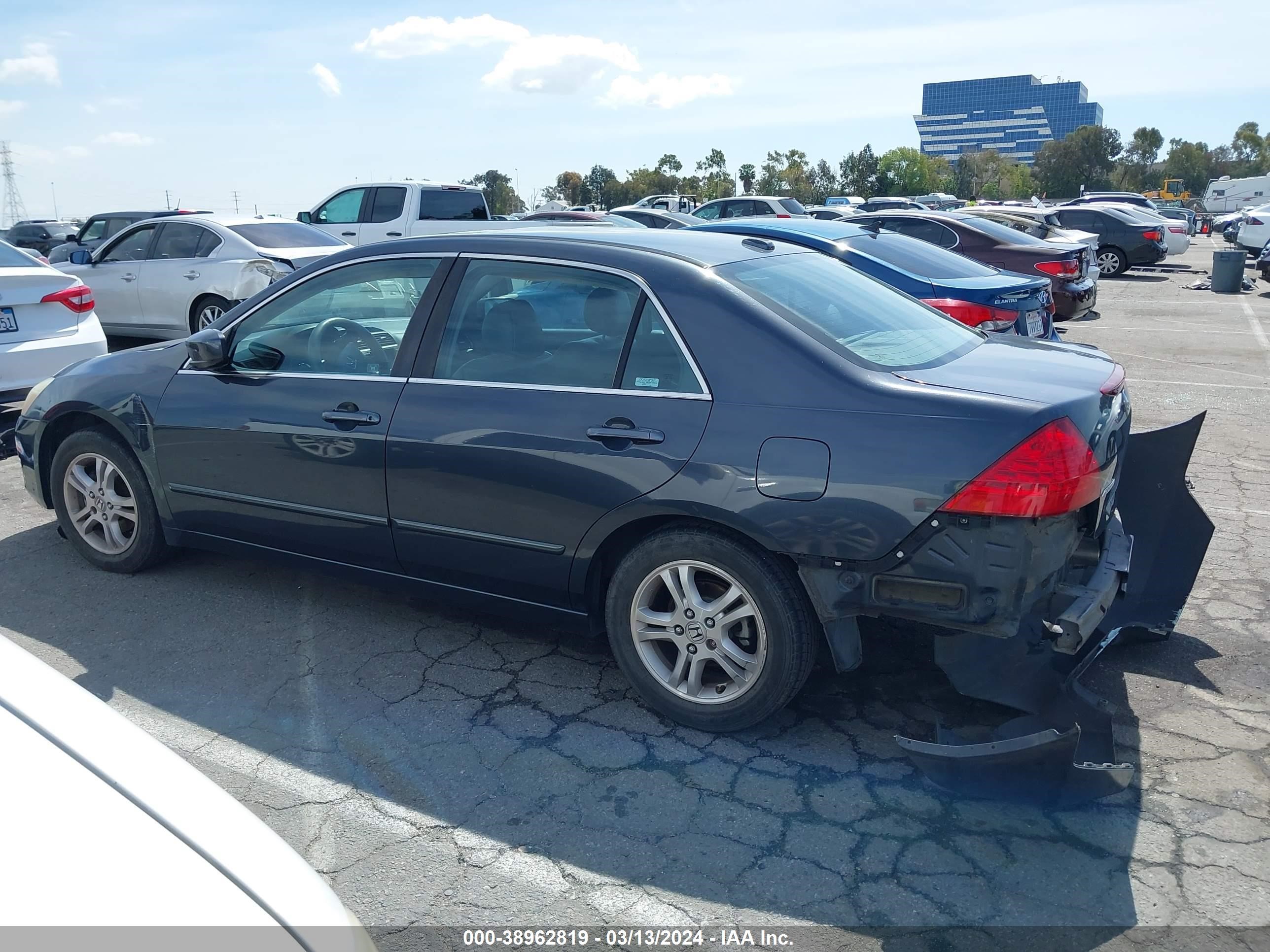 Photo 14 VIN: 1HGCM56716A015016 - HONDA ACCORD 