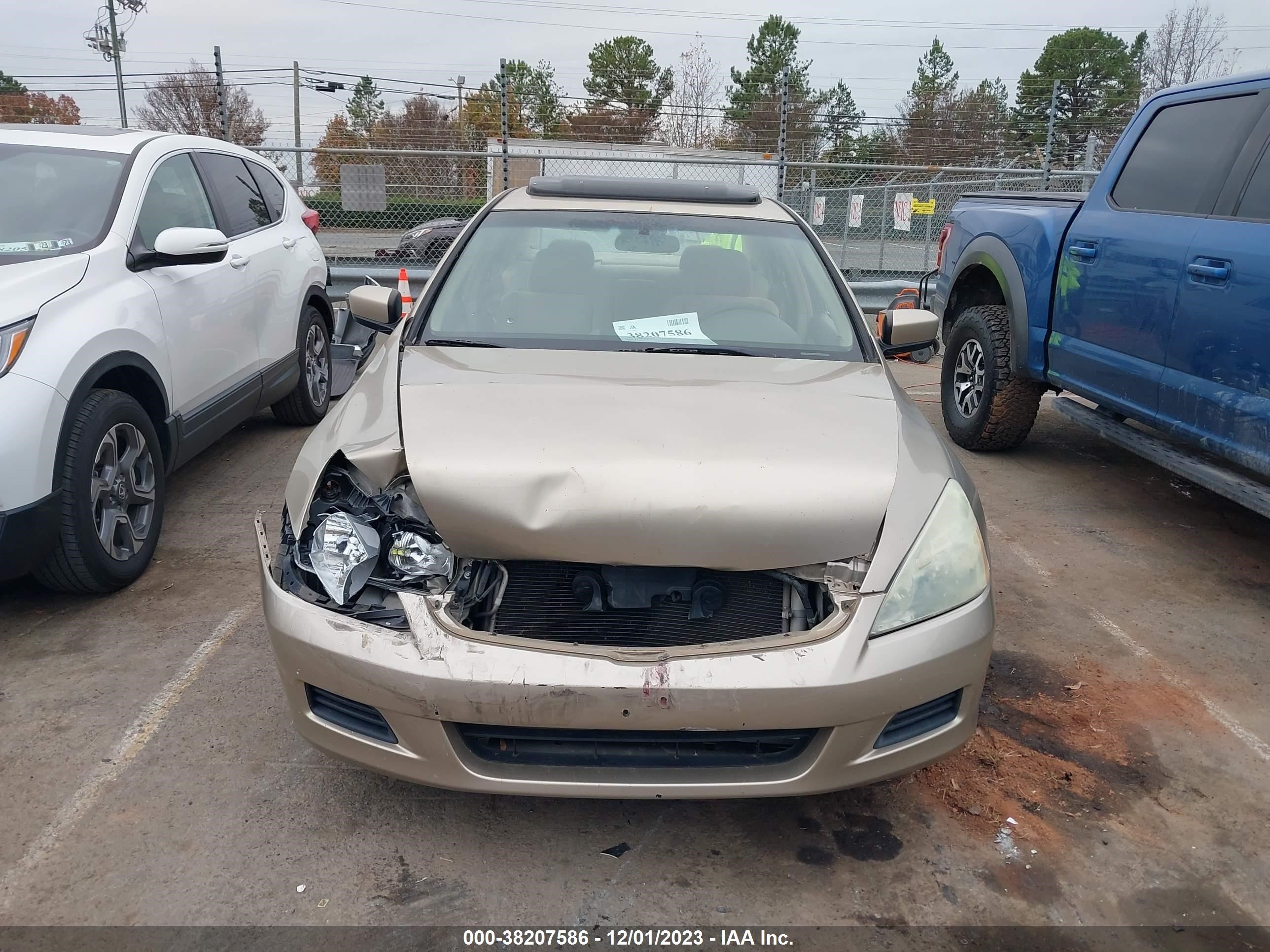 Photo 11 VIN: 1HGCM56717A157125 - HONDA ACCORD 