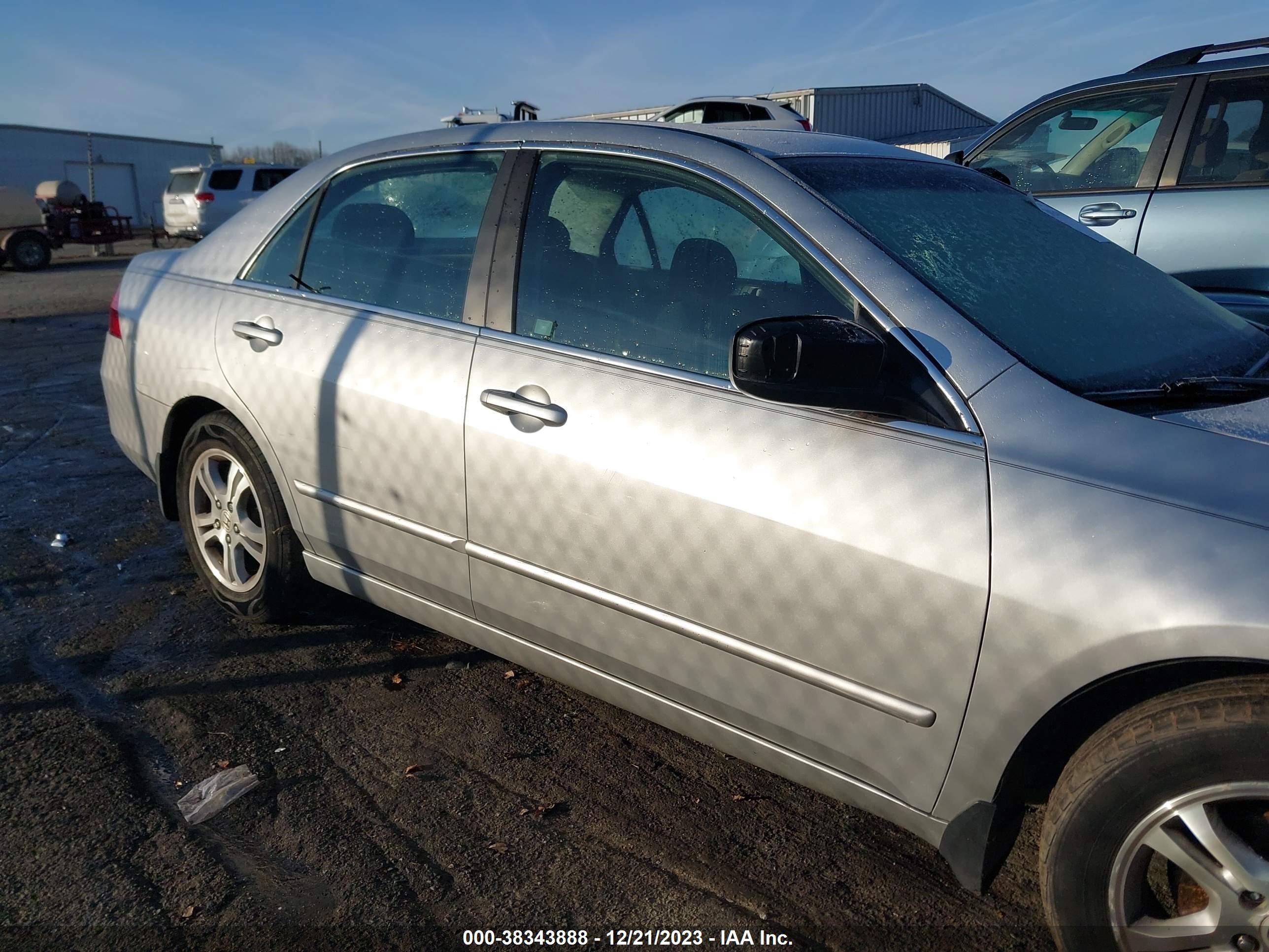 Photo 11 VIN: 1HGCM56717A169579 - HONDA ACCORD 