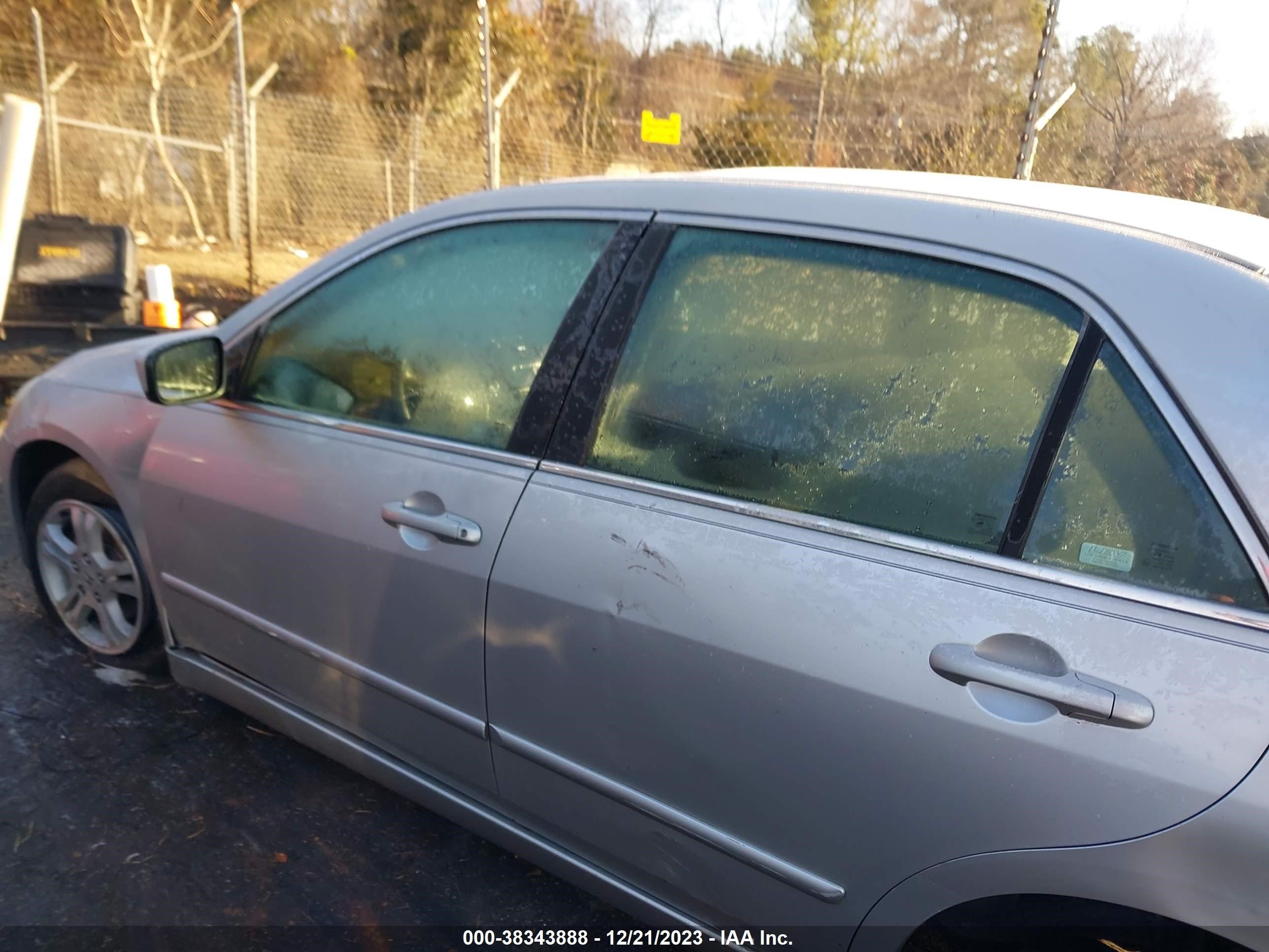 Photo 12 VIN: 1HGCM56717A169579 - HONDA ACCORD 