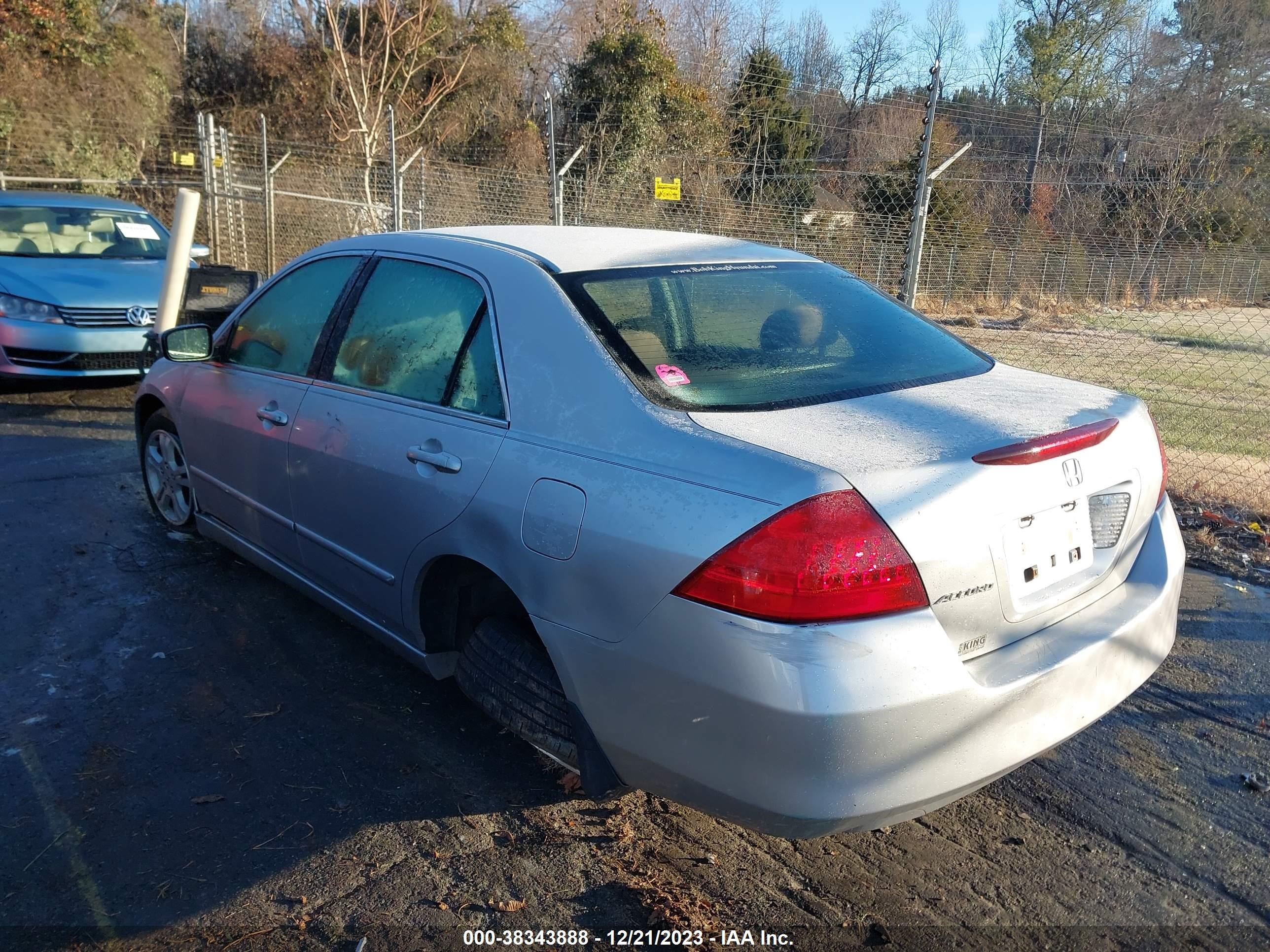 Photo 2 VIN: 1HGCM56717A169579 - HONDA ACCORD 