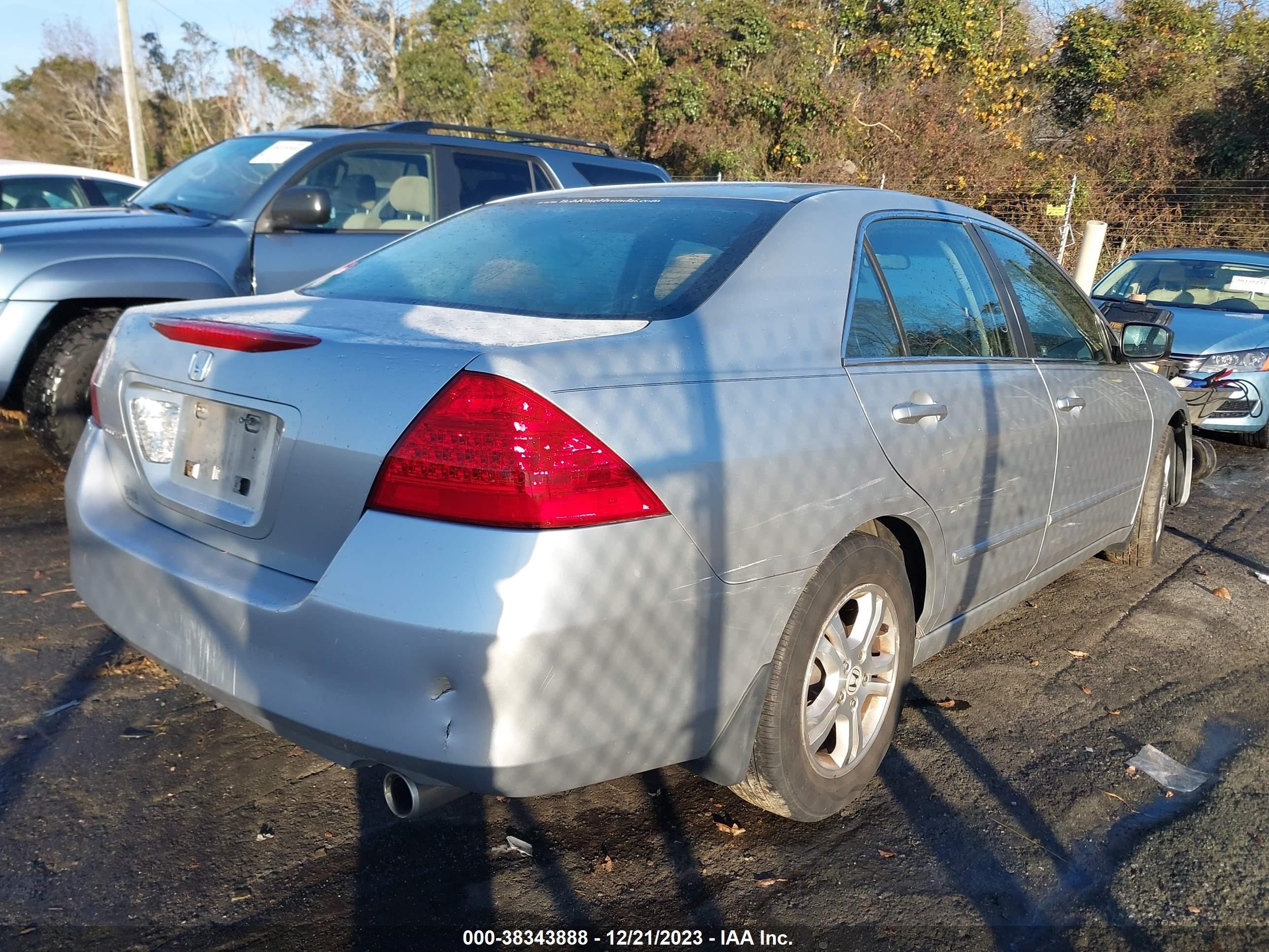 Photo 3 VIN: 1HGCM56717A169579 - HONDA ACCORD 