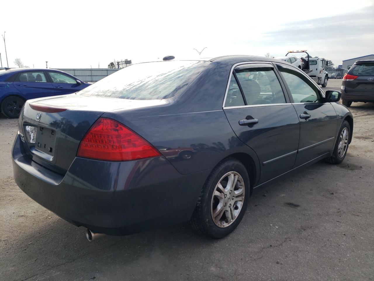 Photo 2 VIN: 1HGCM56717A184020 - HONDA ACCORD 