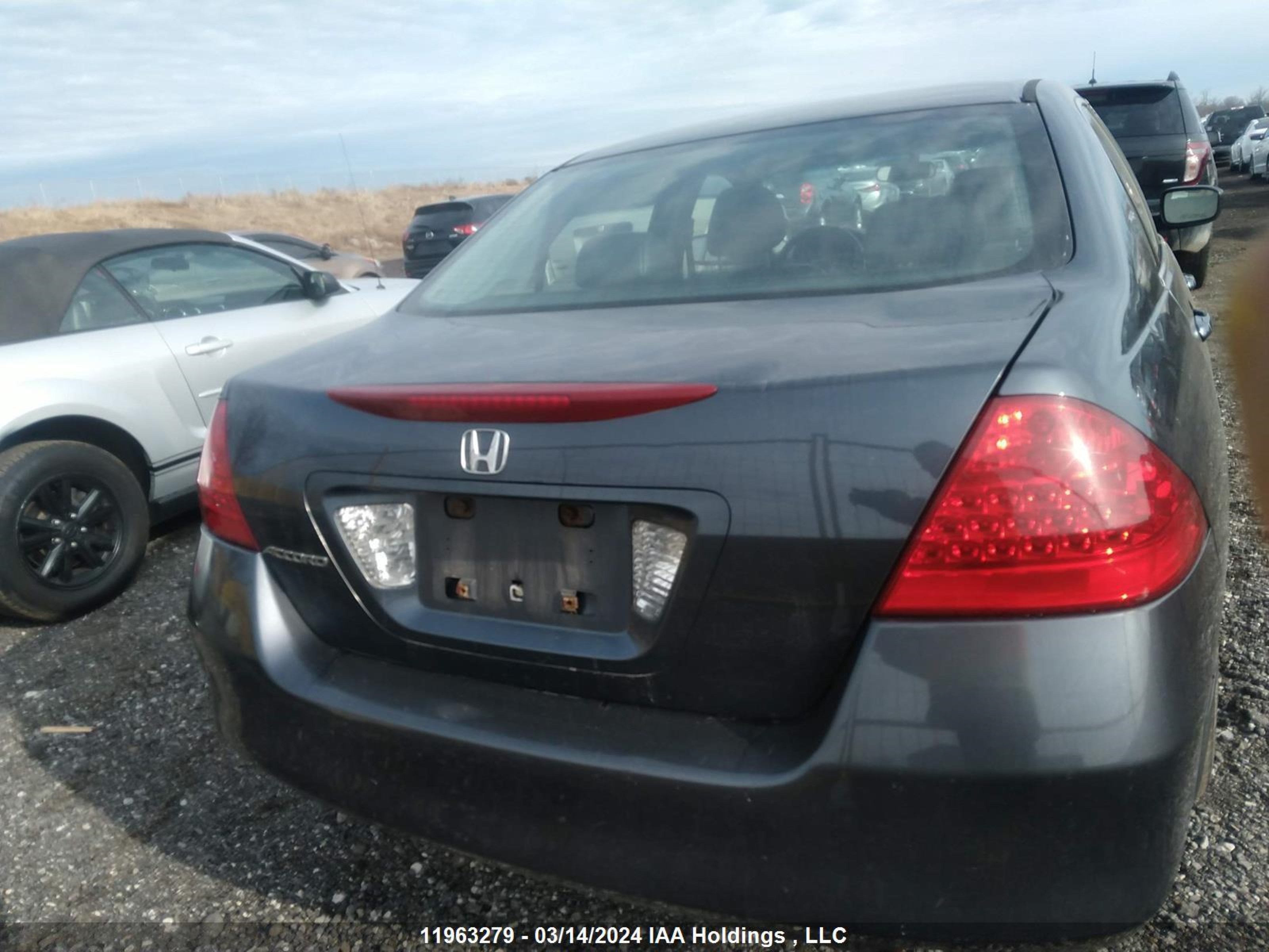 Photo 15 VIN: 1HGCM56717A810519 - HONDA ACCORD 