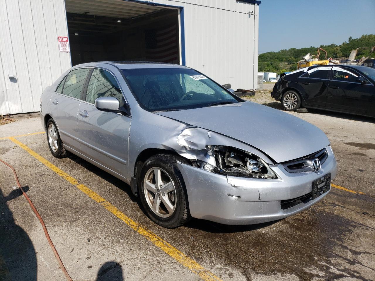 Photo 3 VIN: 1HGCM56724A047857 - HONDA ACCORD 