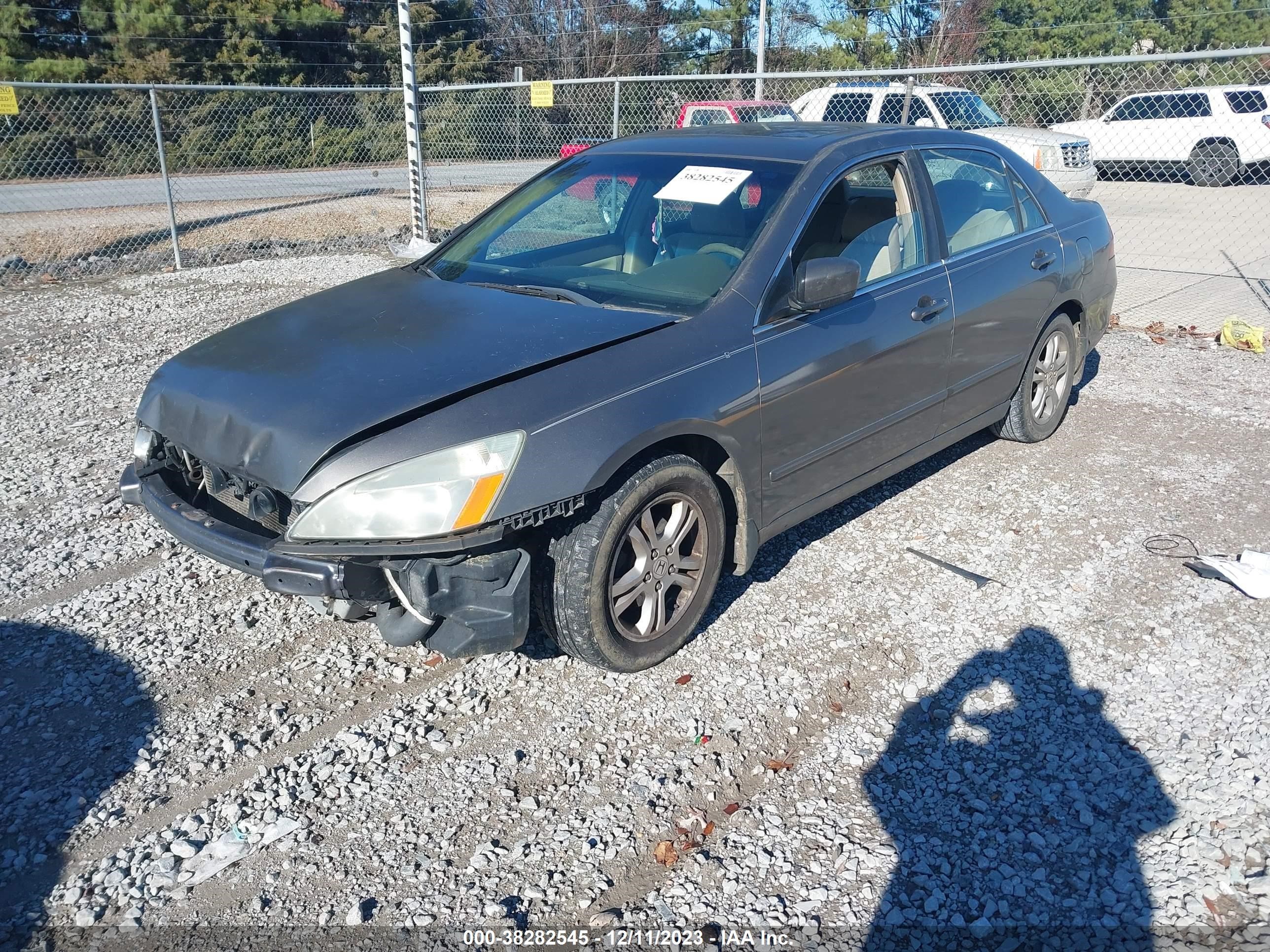 Photo 1 VIN: 1HGCM56727A050715 - HONDA ACCORD 