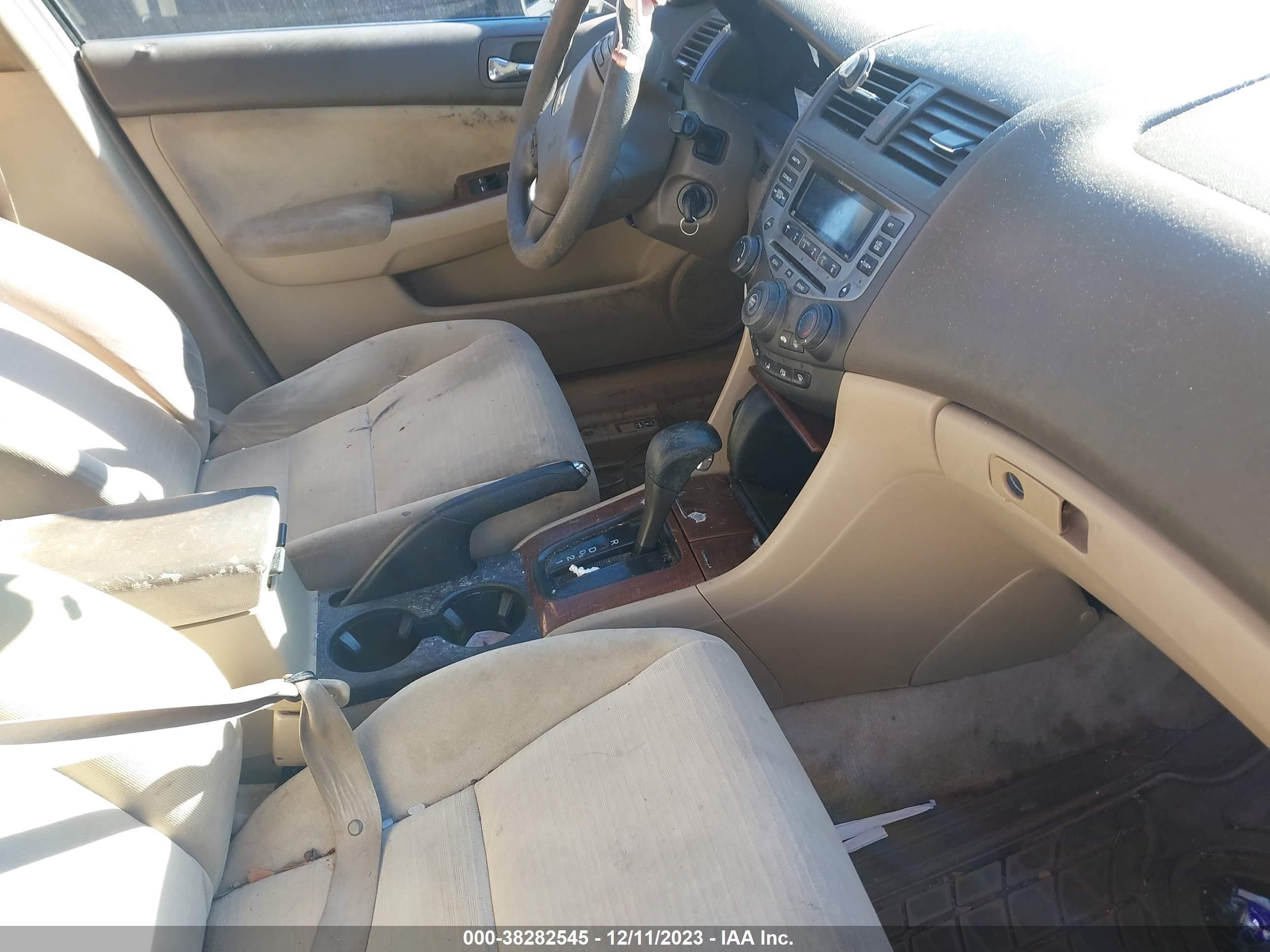 Photo 4 VIN: 1HGCM56727A050715 - HONDA ACCORD 