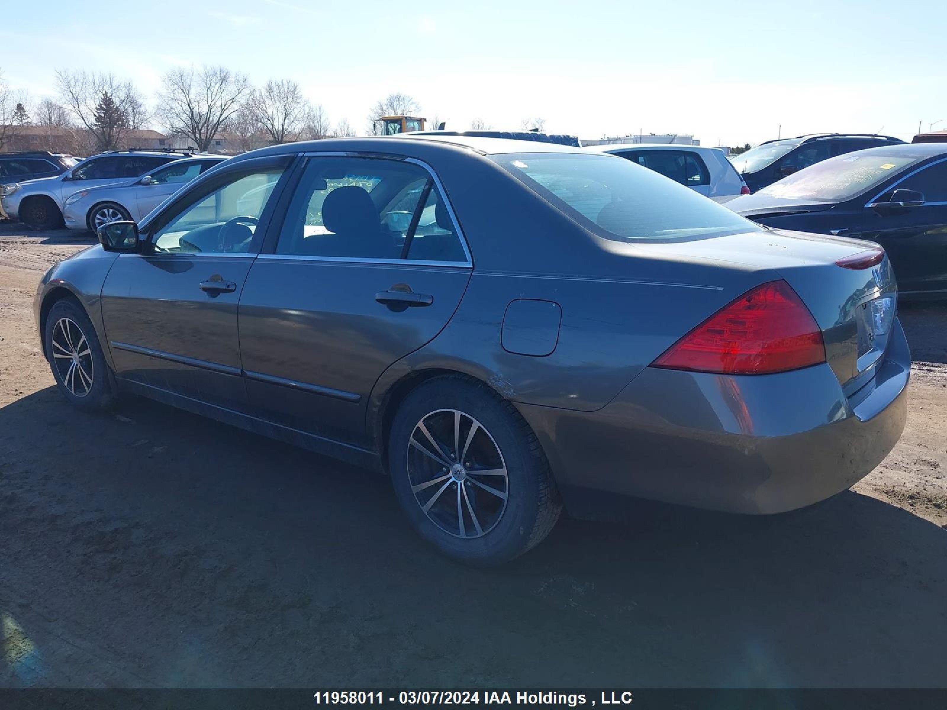 Photo 2 VIN: 1HGCM56727A813283 - HONDA ACCORD 