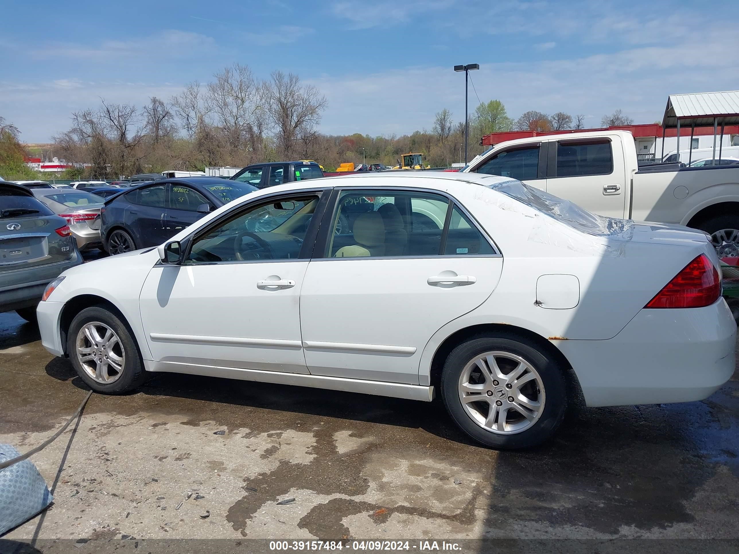 Photo 13 VIN: 1HGCM56737A138527 - HONDA ACCORD 