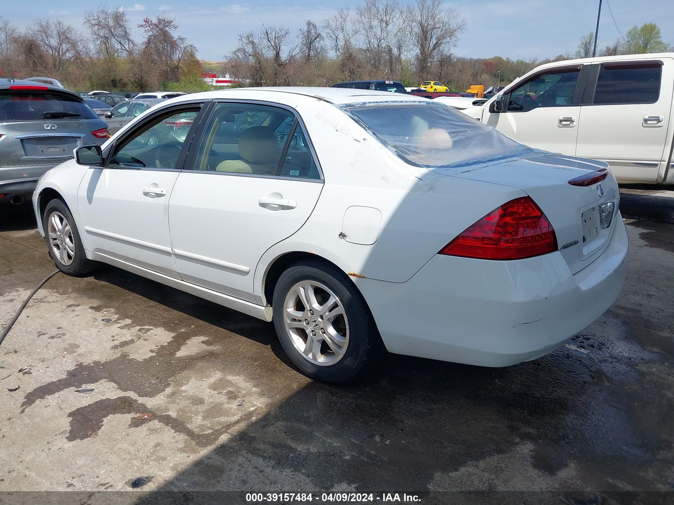 Photo 2 VIN: 1HGCM56737A138527 - HONDA ACCORD 